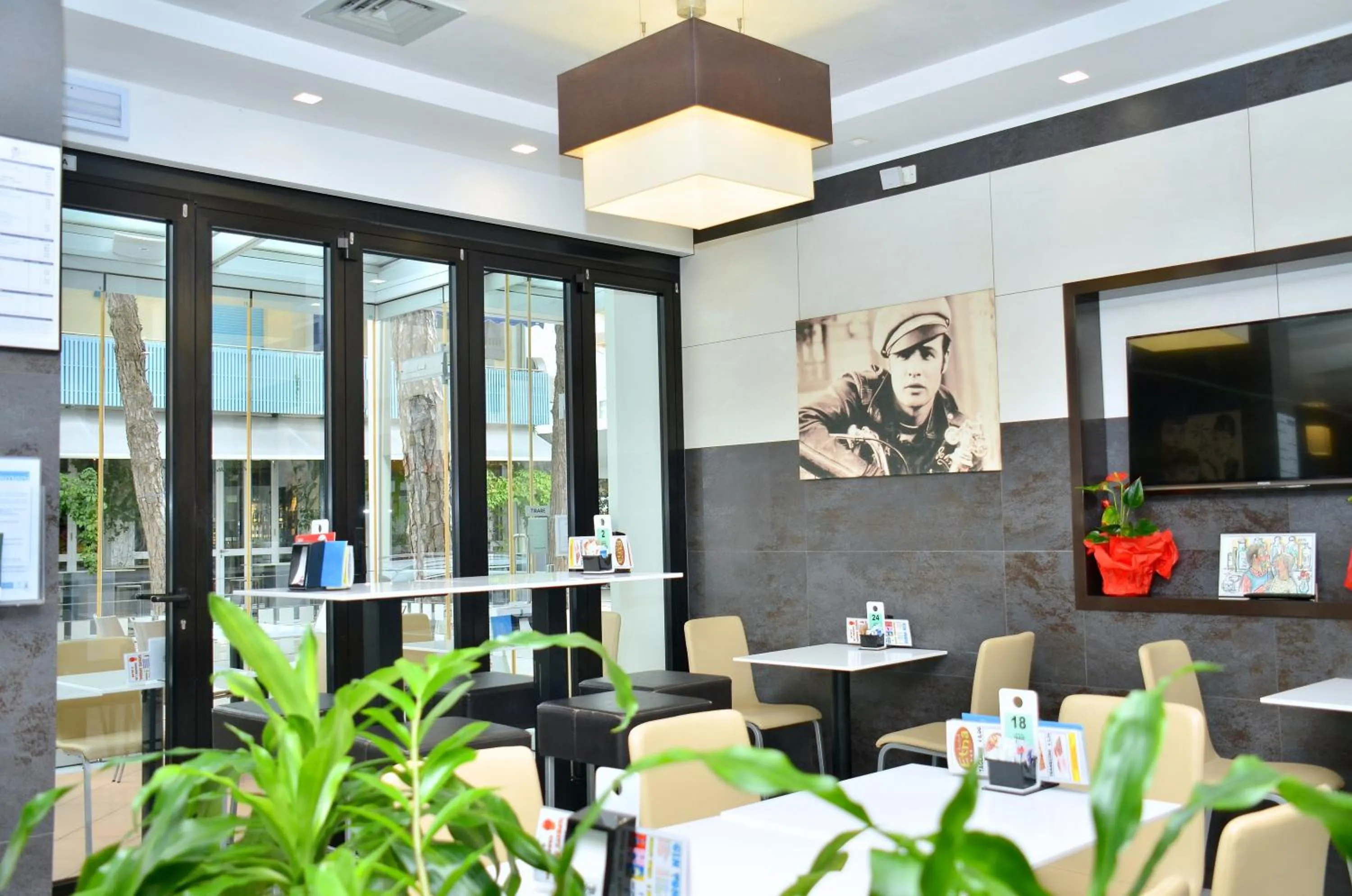 Restaurant/places to eat in Hotel Etna