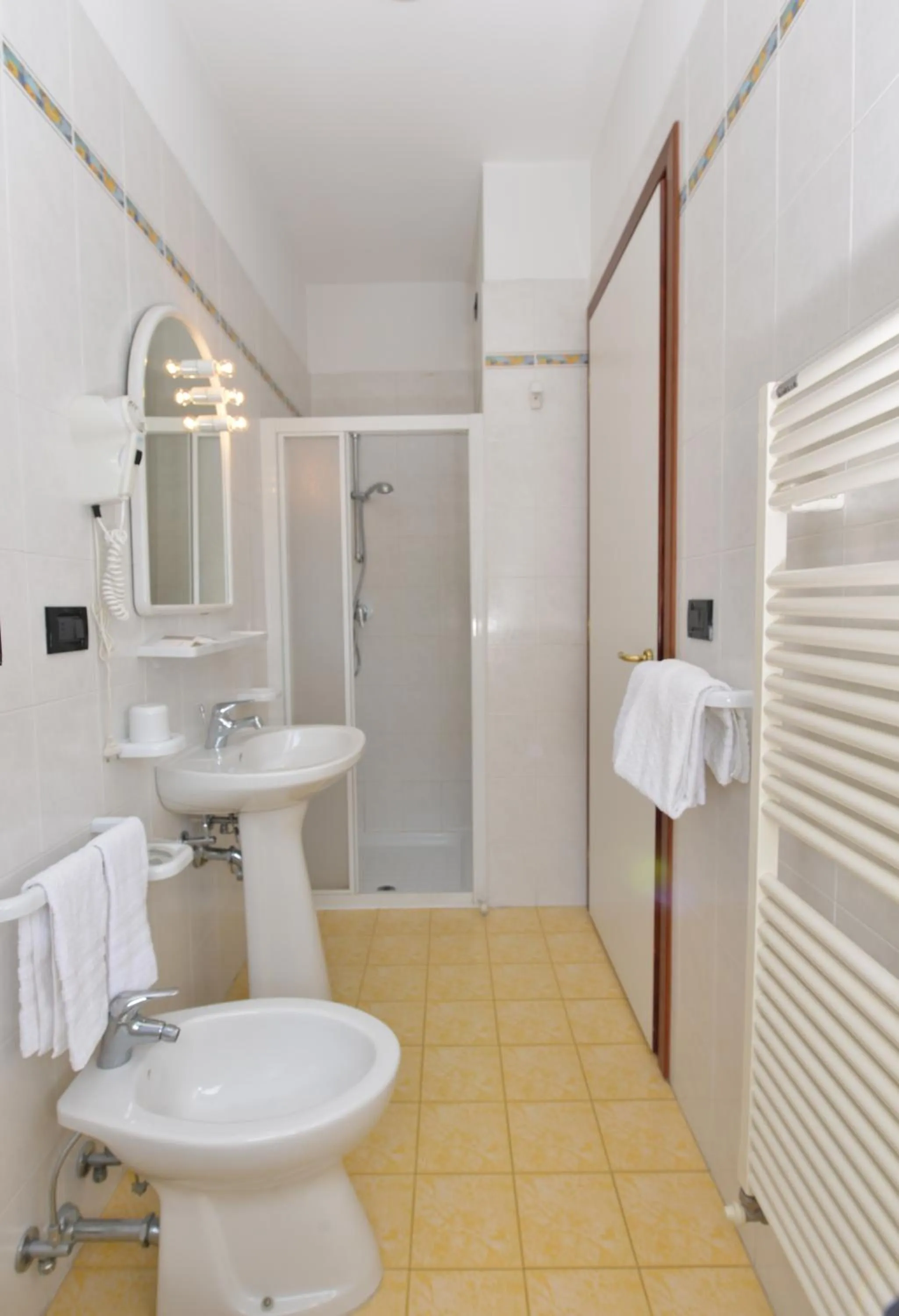 Bathroom in Hotel Etna