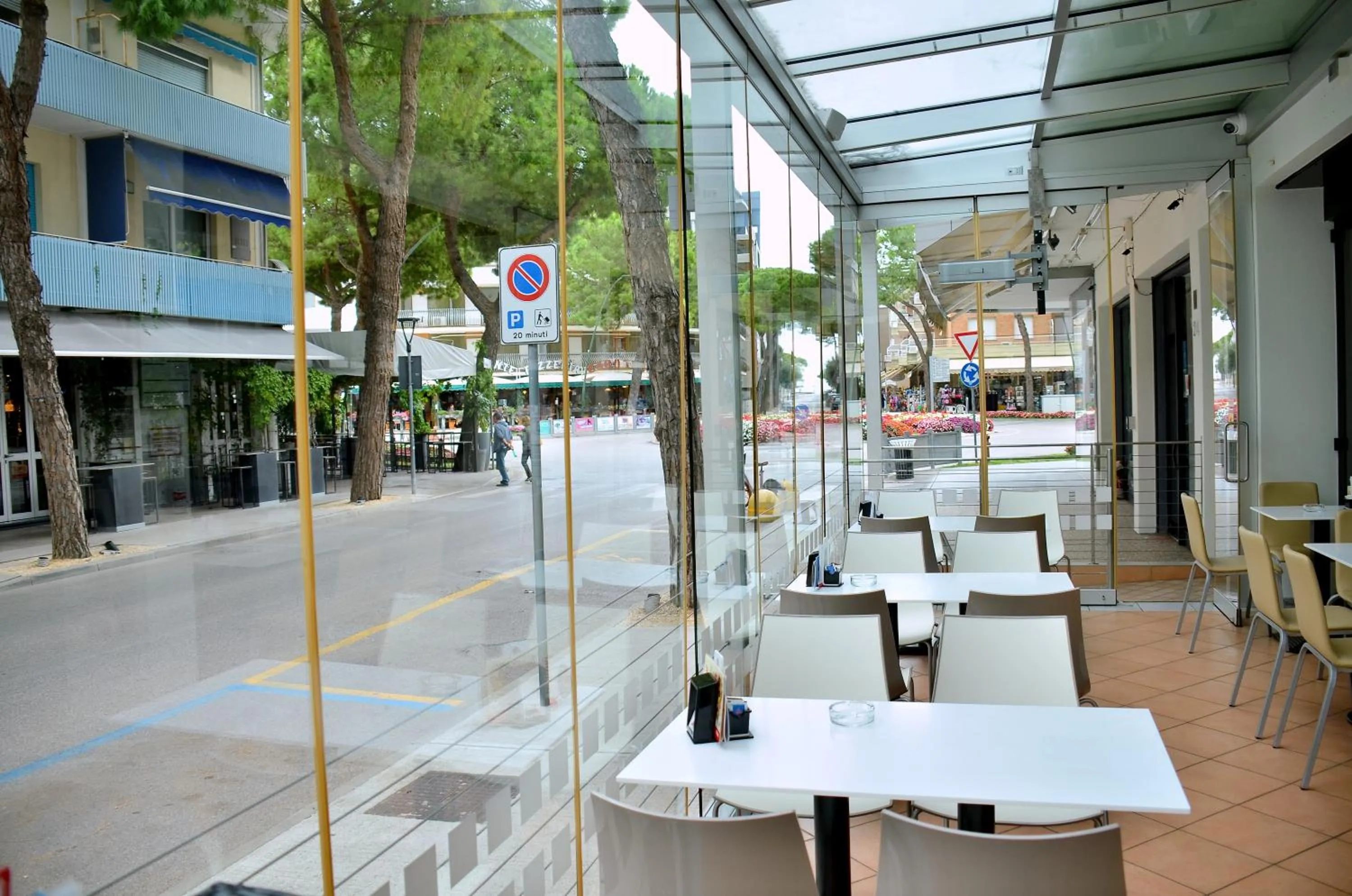 Restaurant/places to eat in Hotel Etna