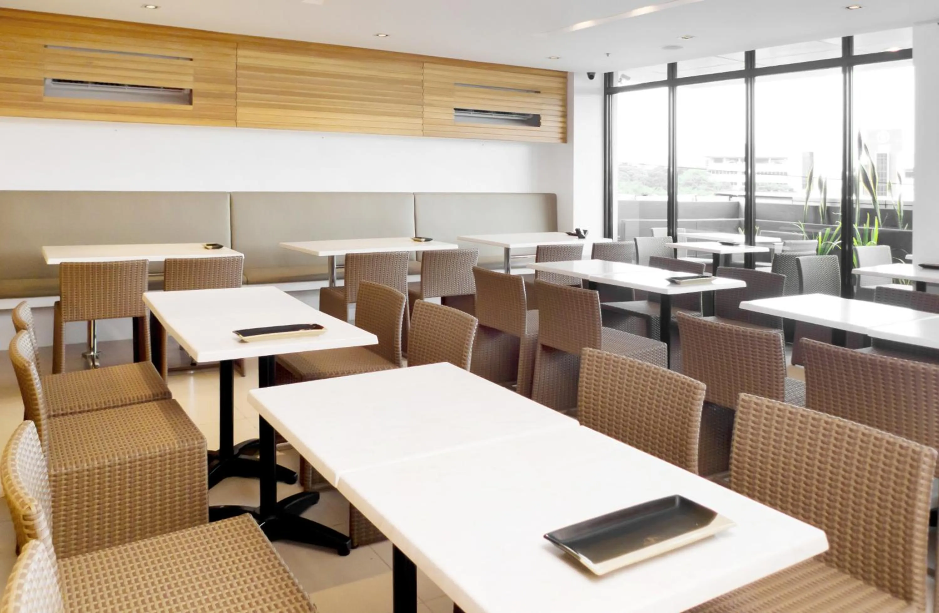 Restaurant/Places to Eat in Oracle Hotel and Residences