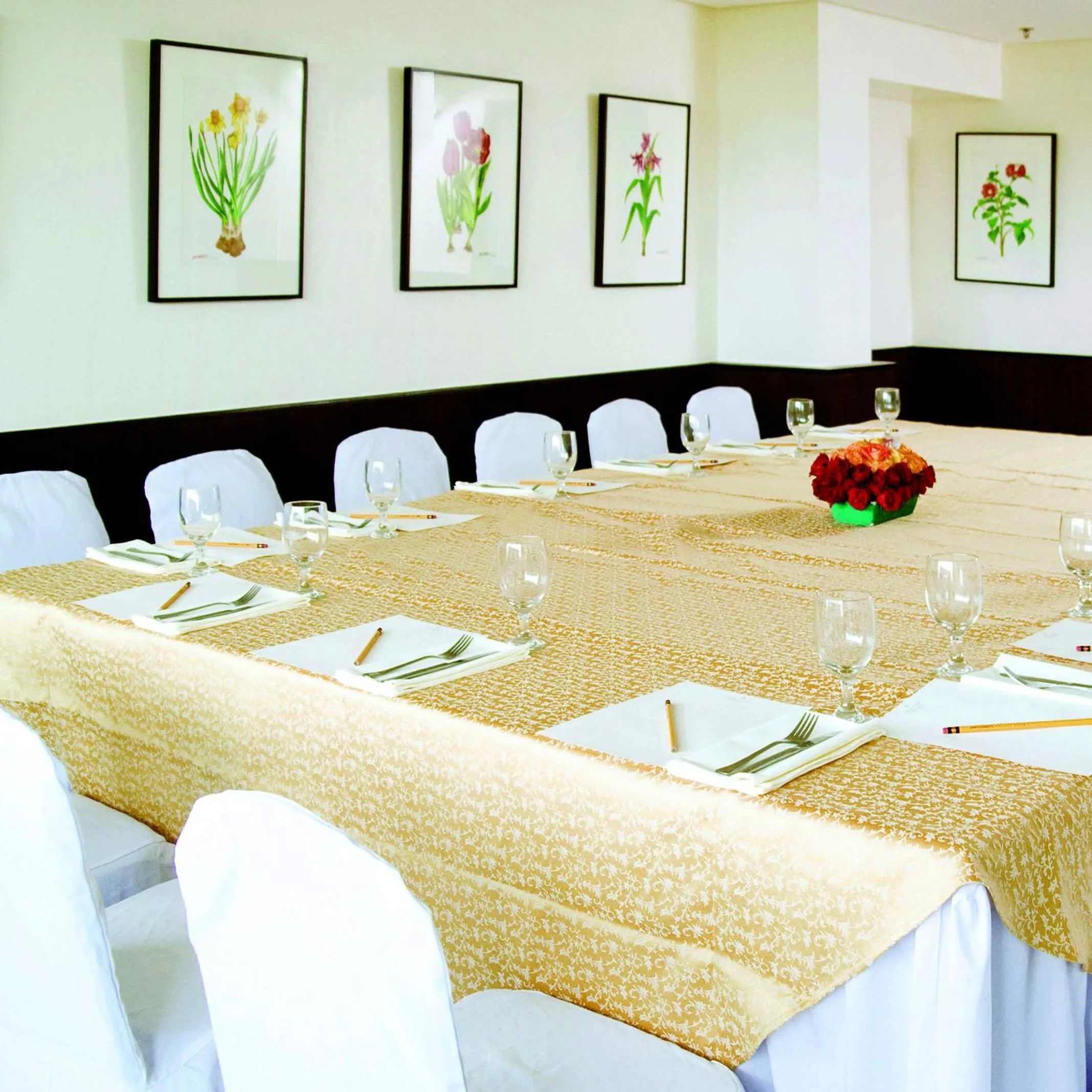 Banquet/Function facilities, Business Area/Conference Room in Oracle Hotel and Residences