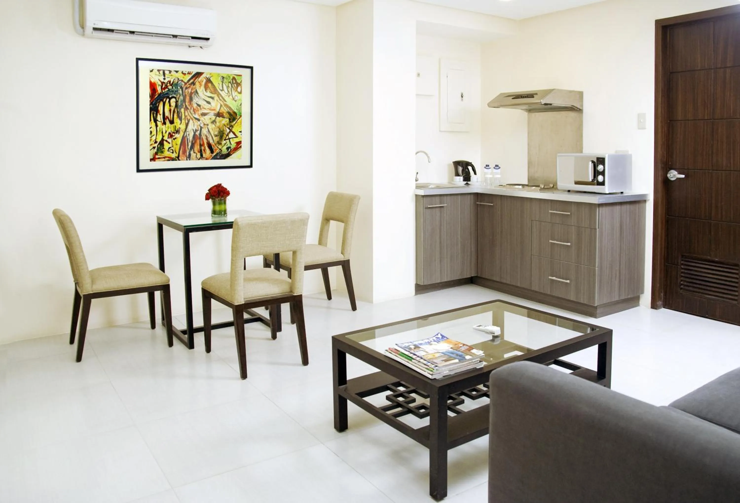 Coffee/tea facilities in Oracle Hotel and Residences