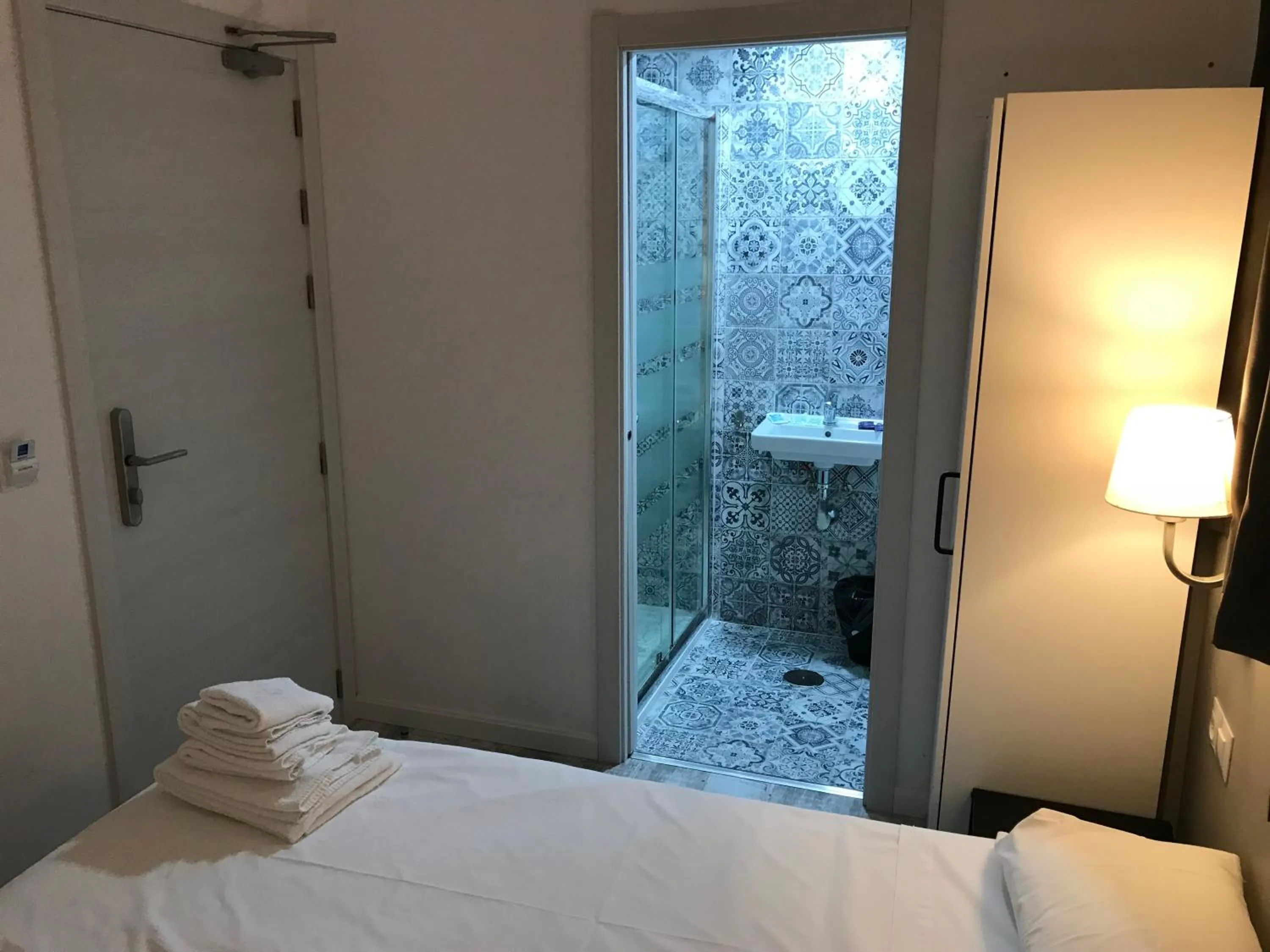 Photo of the whole room, Bed in Hotel Boutique Centro BBB Auto check in