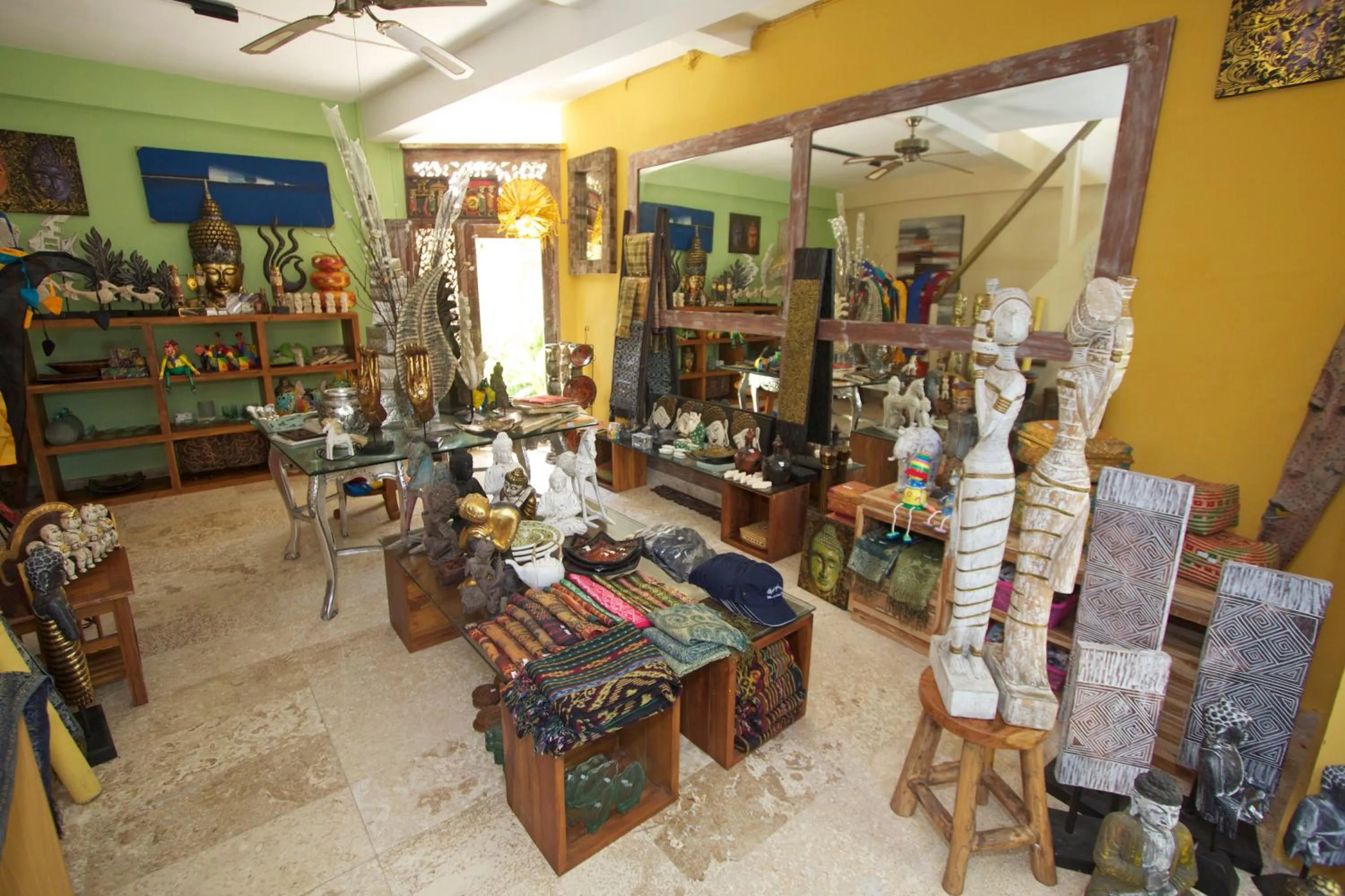 On-site shops in Bayshore Villa