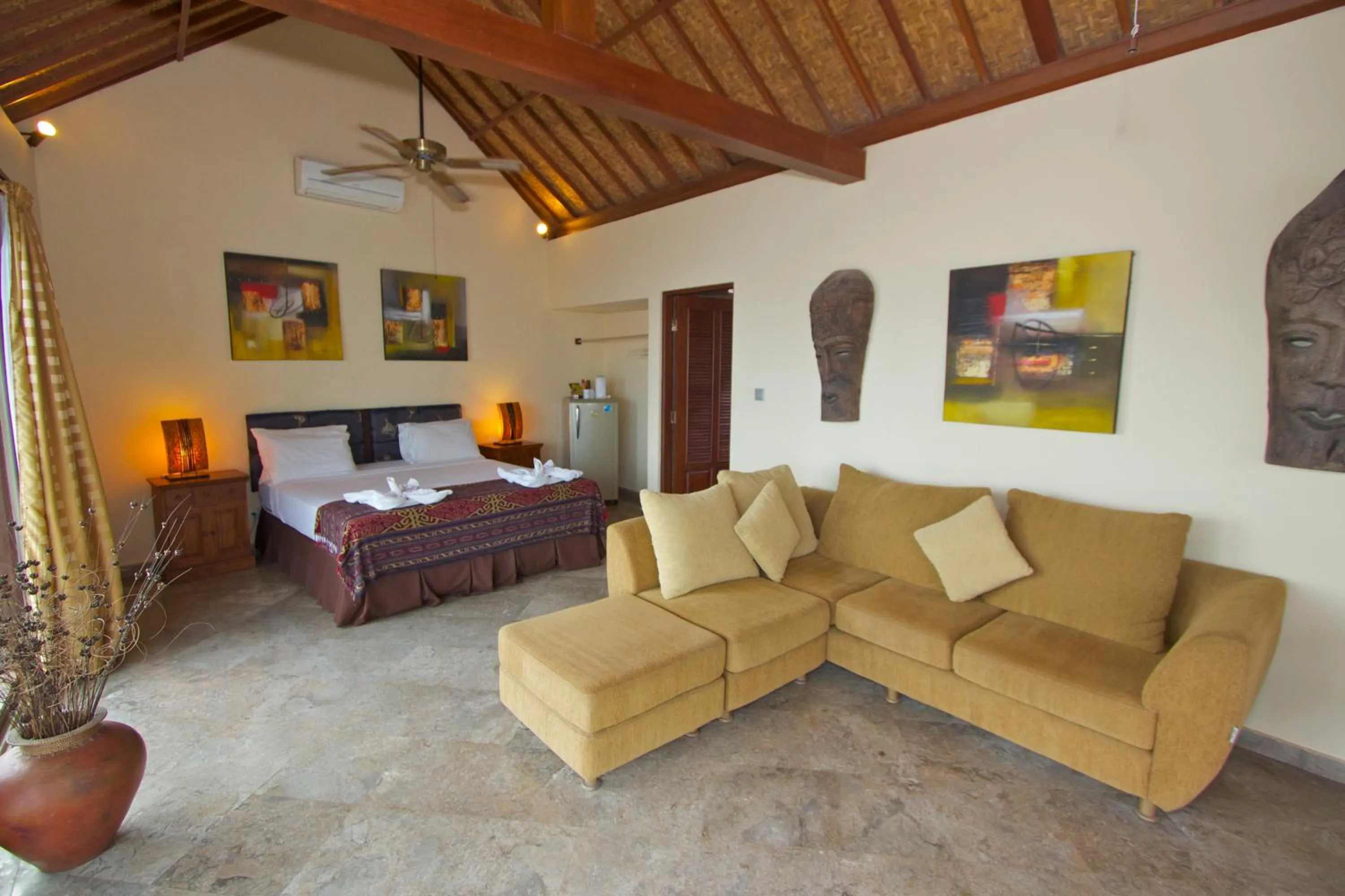 Living room, Bed in Bayshore Villa