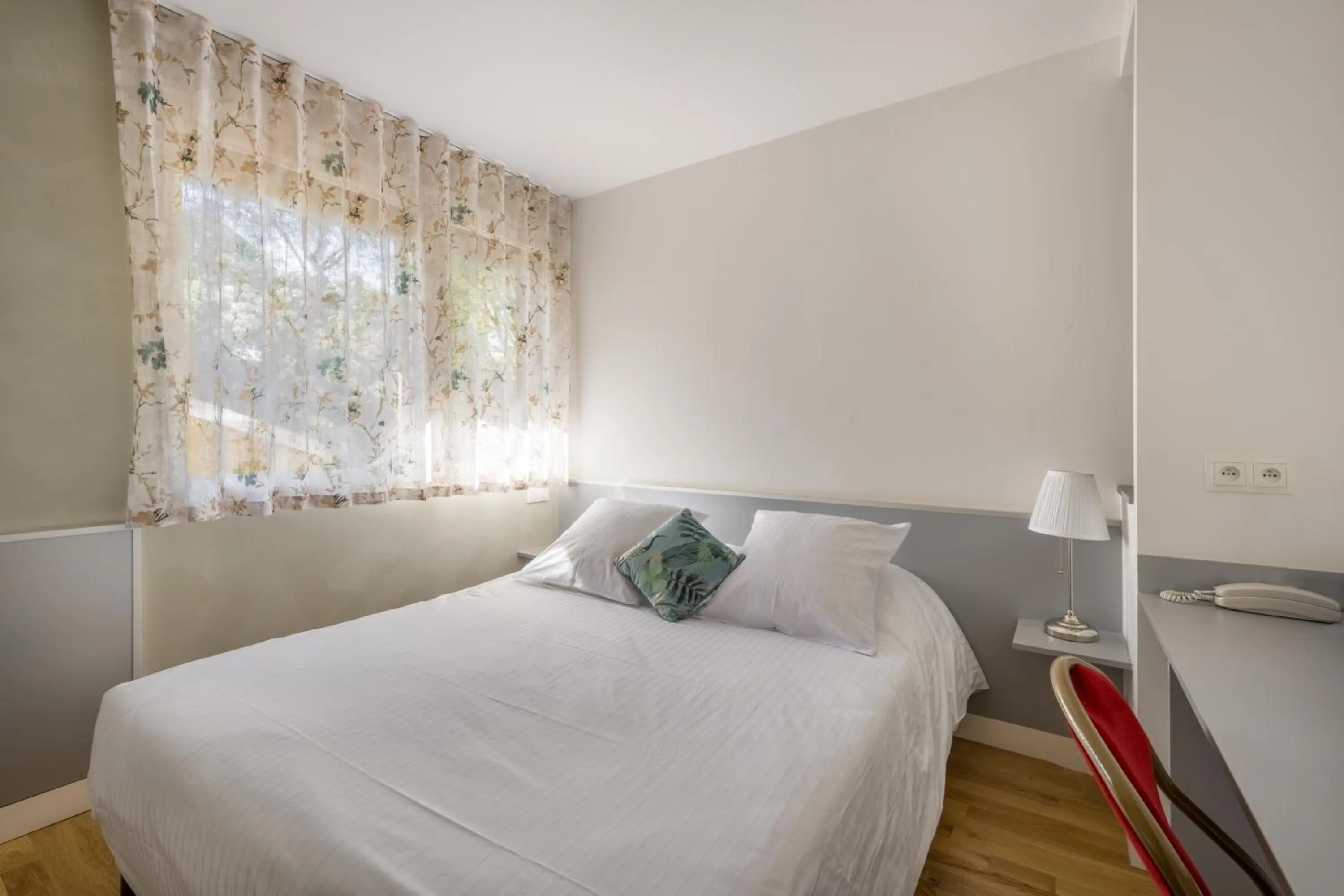 Bedroom in Hôtel Newport