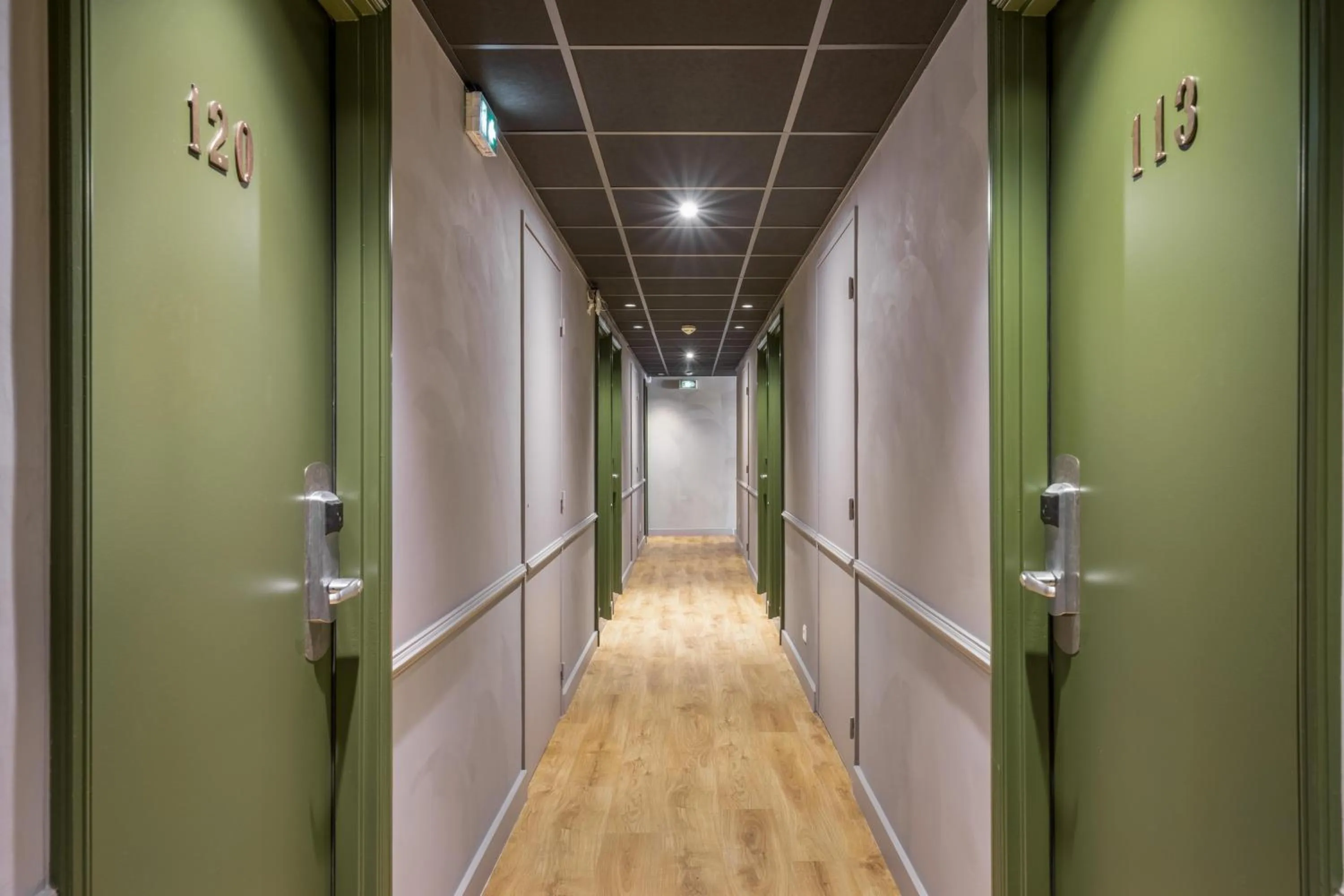 Bedroom in Hôtel Newport