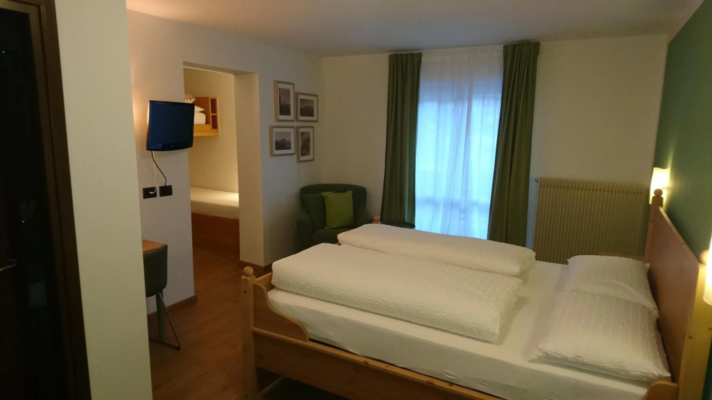 Bedroom, Bed in Hotel Montana