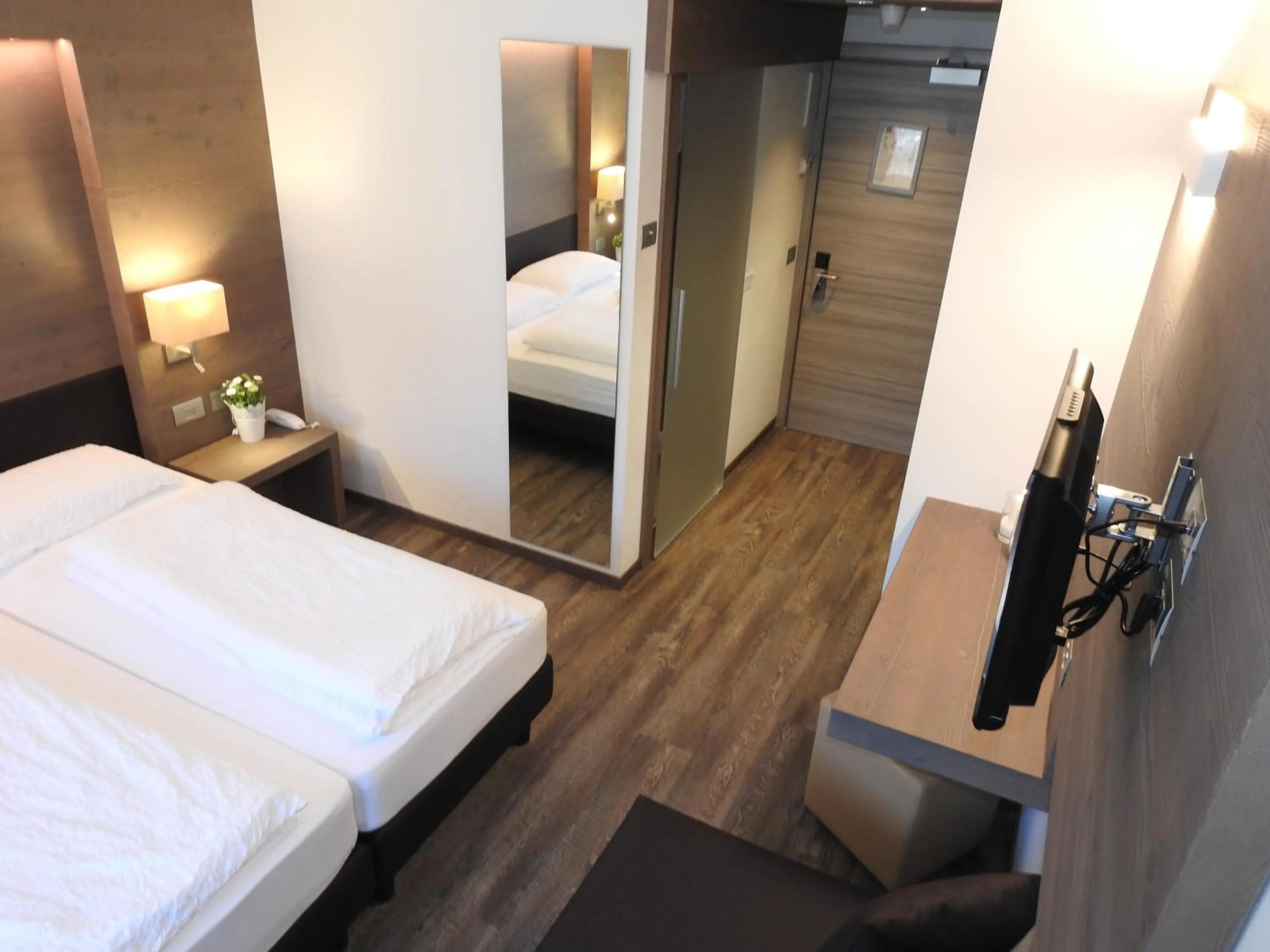 Photo of the whole room, Bed in Hotel Montana