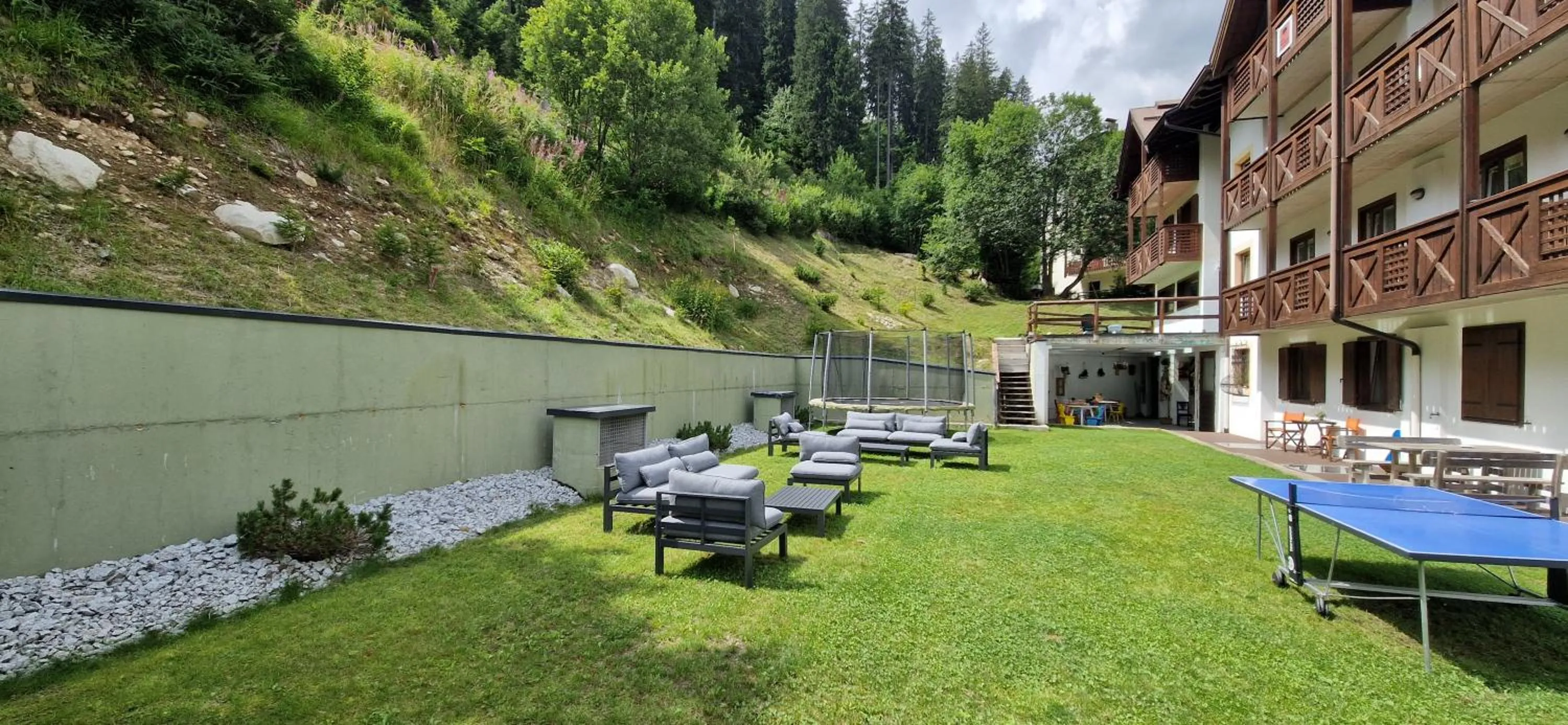 Garden in Hotel Montana