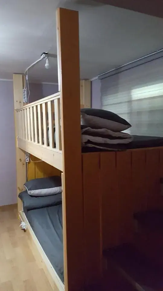 Bed in 6-Bed Dormitory Room in The Guesthouse DMZ Stay Bed in 6-Bed Dormitory Room in The Guesthouse DMZ Stay