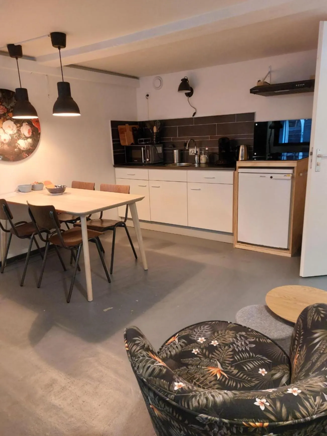 Kitchen or kitchenette in Simplon Hostel
