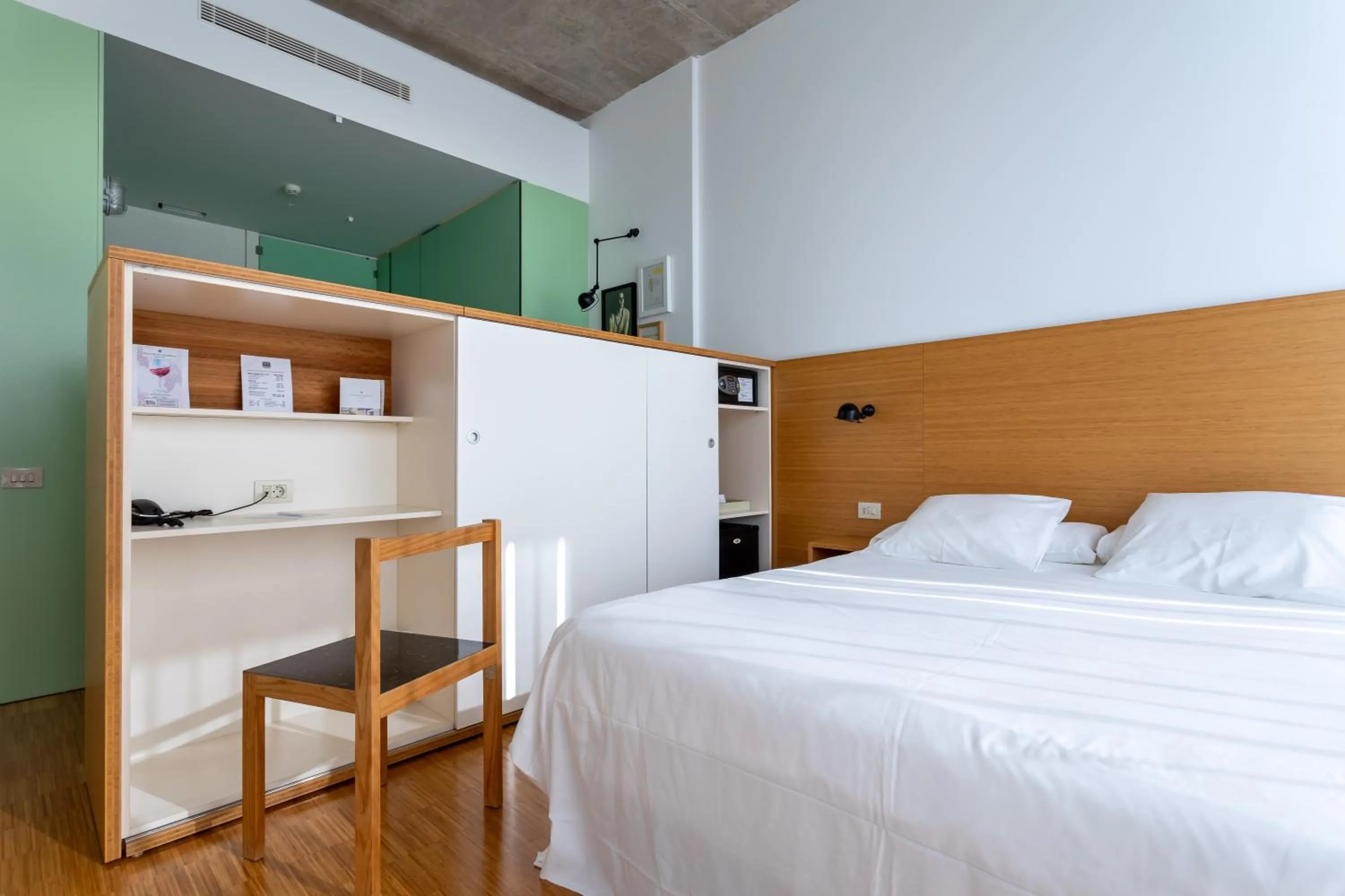 Bedroom, Bed in Hotel-Bodega Finca de Los Arandinos