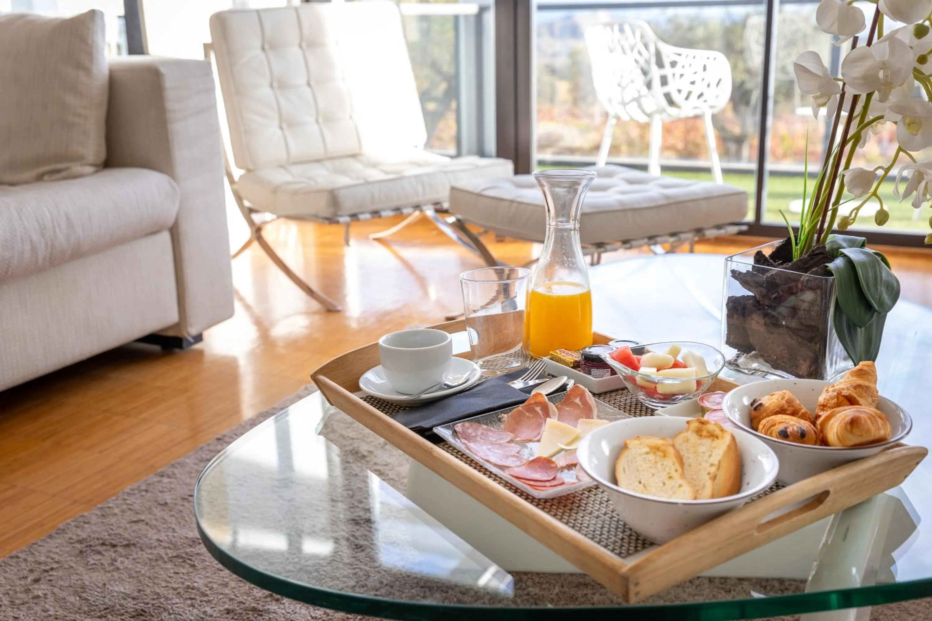 Continental breakfast in Hotel-Bodega Finca de Los Arandinos