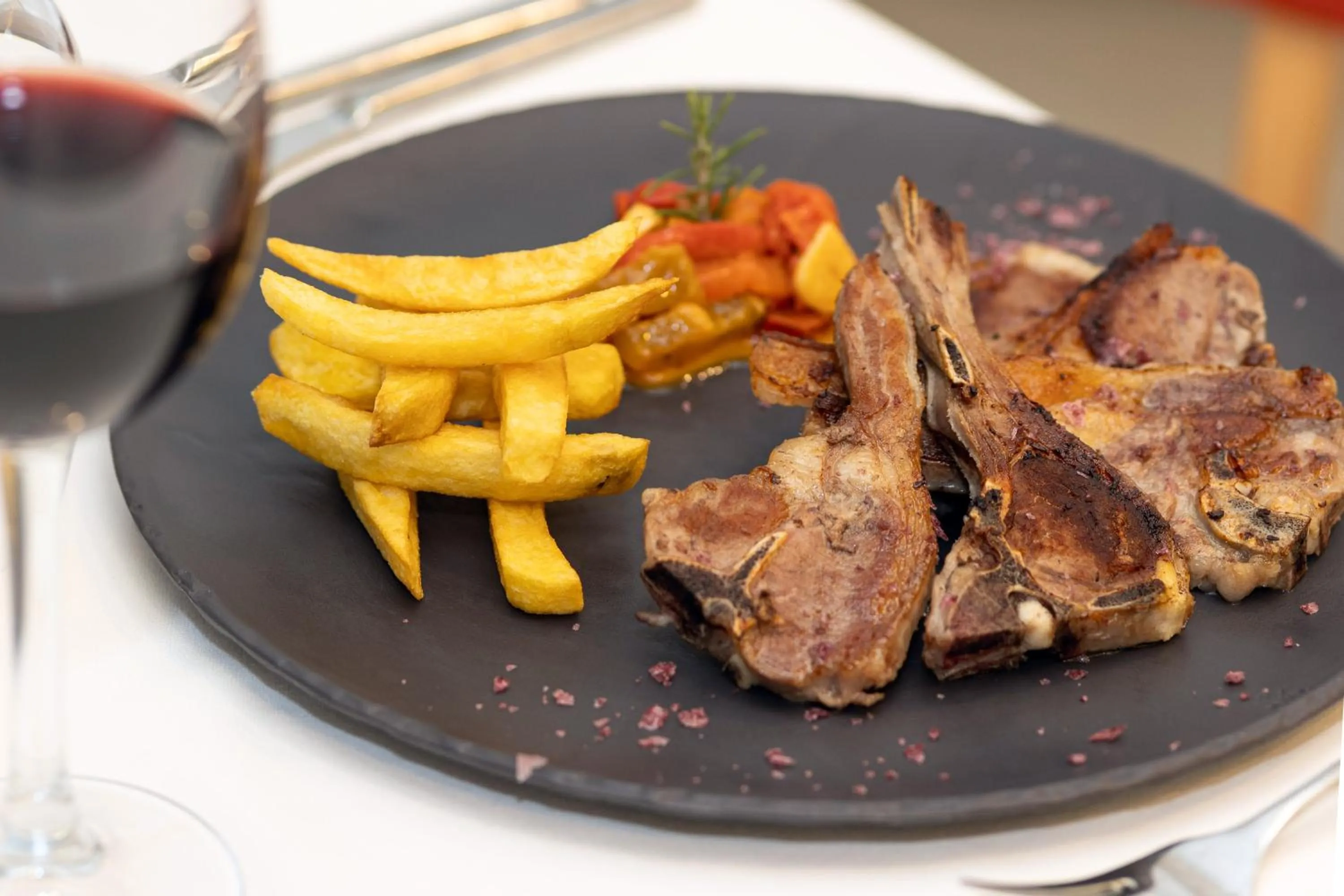 Food and drinks in Hotel-Bodega Finca de Los Arandinos