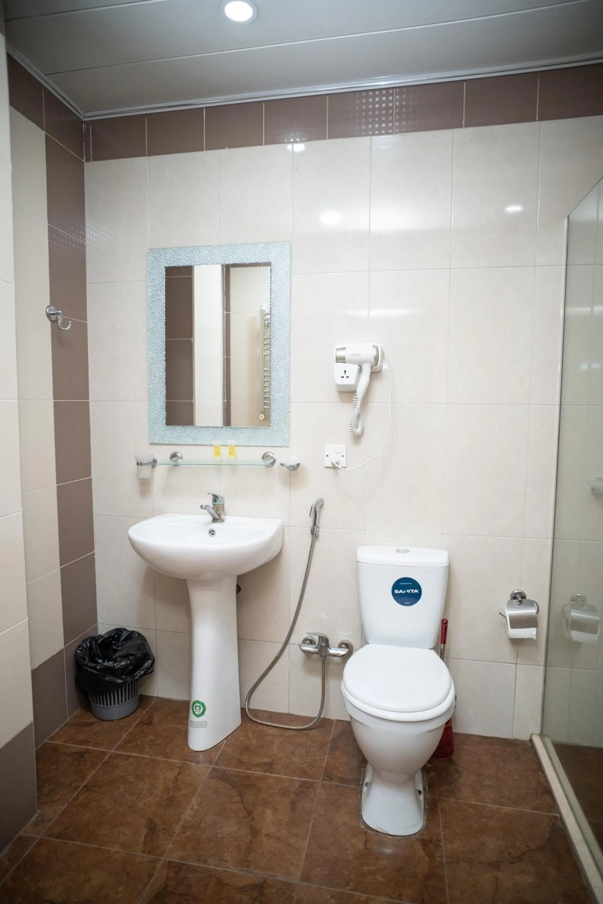 Shower in Consul Hotel