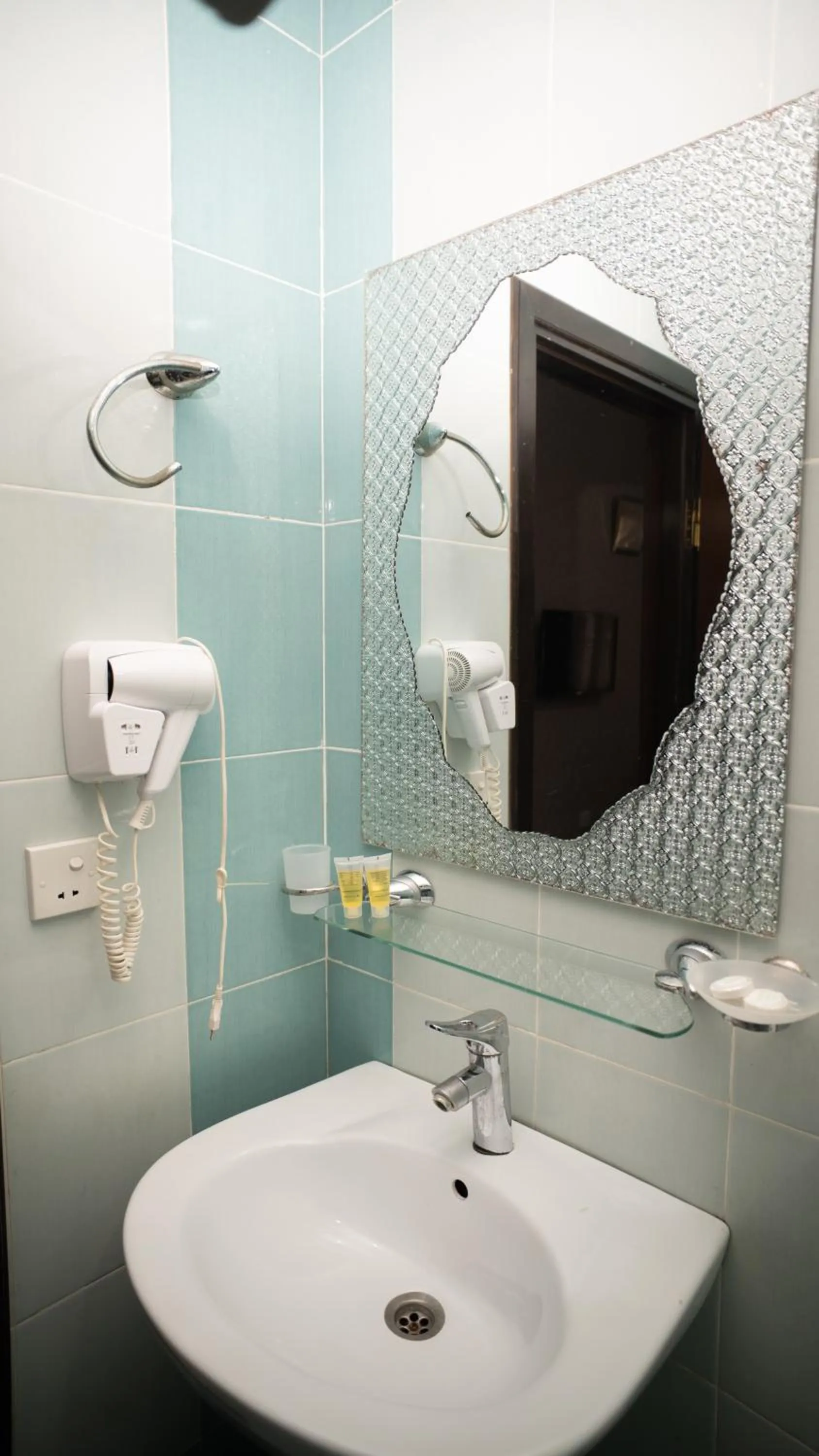 Toilet in Consul Hotel