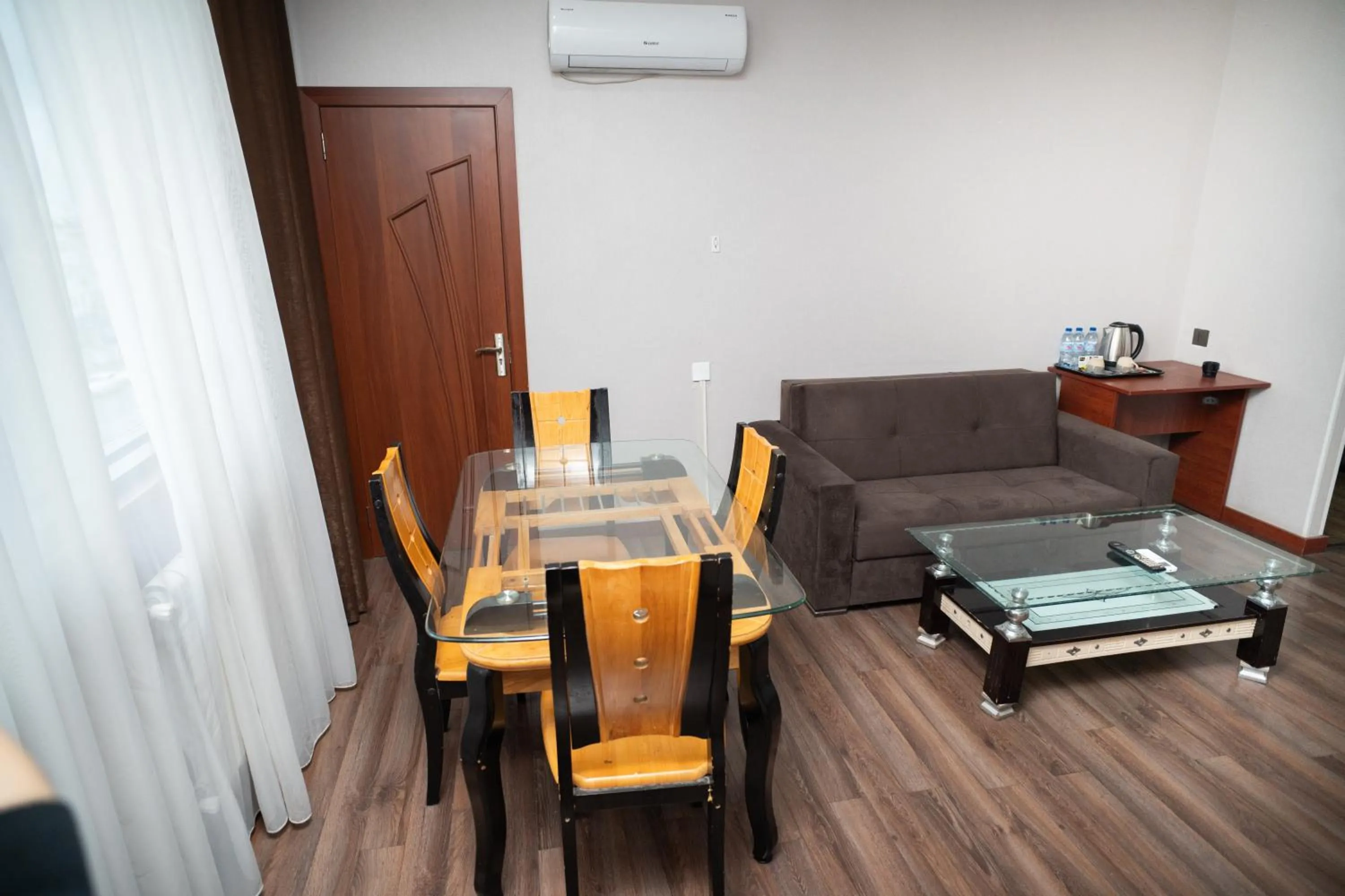 Living room in Consul Hotel