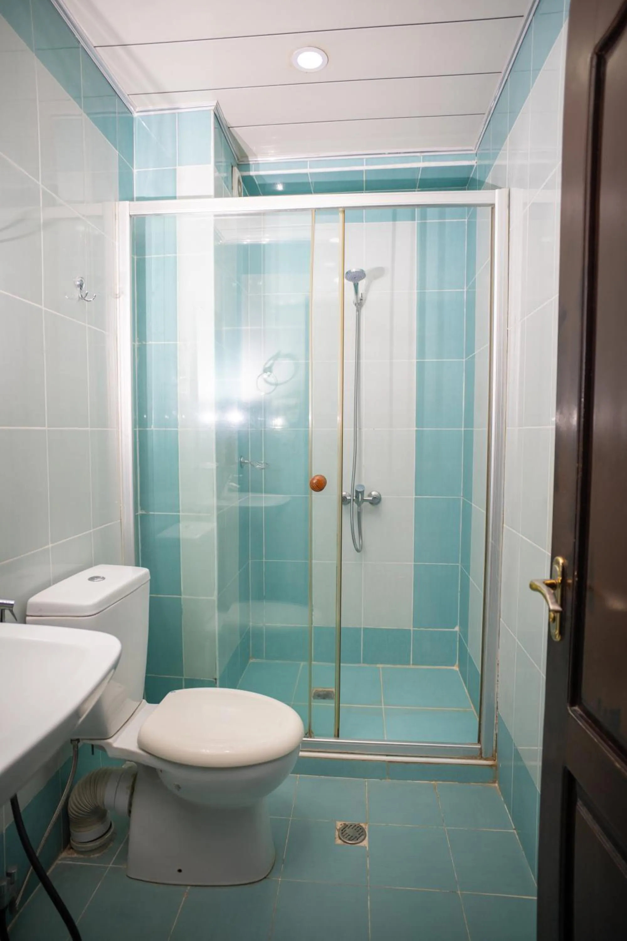 Shower in Consul Hotel