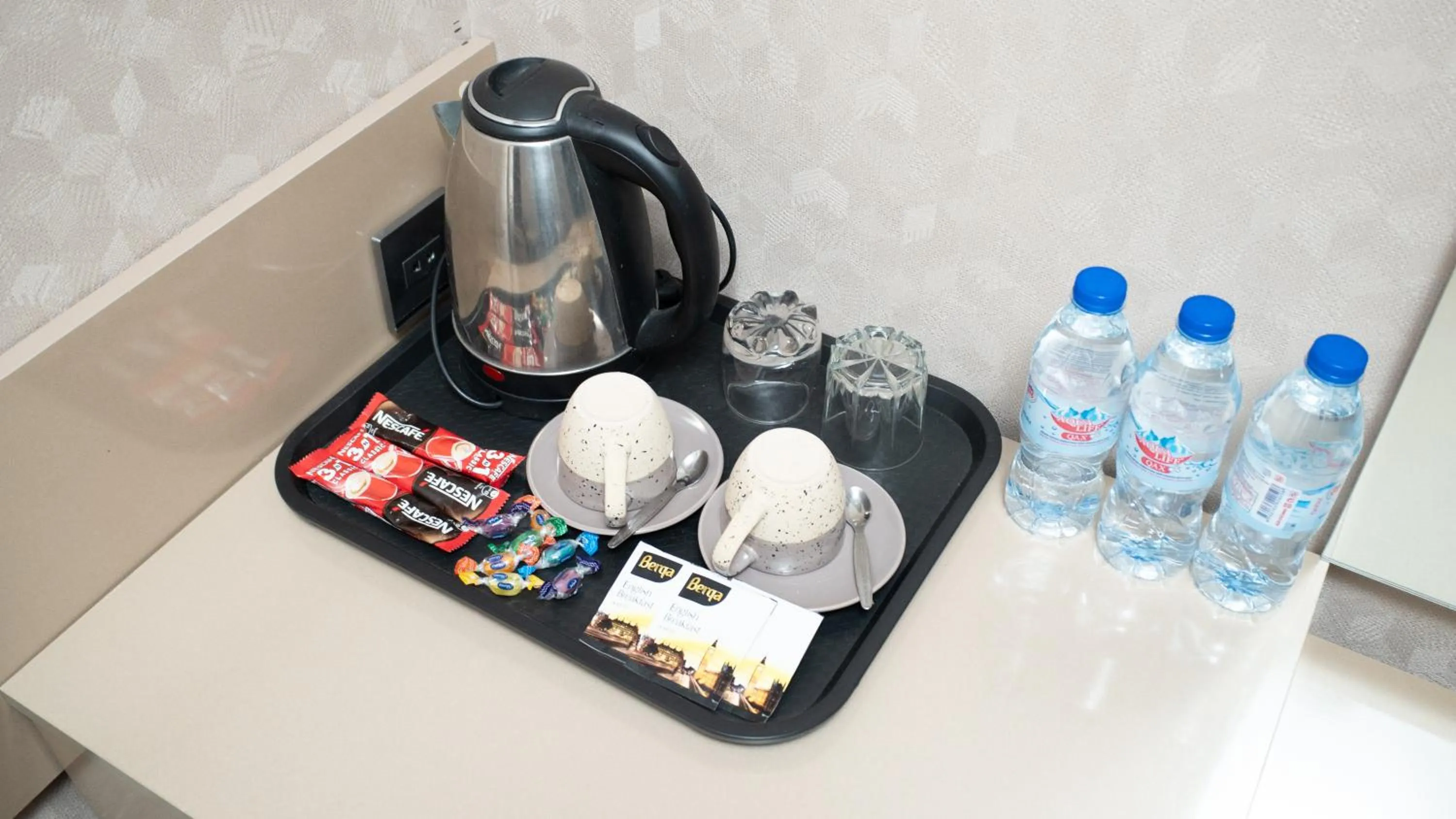 Coffee/tea facilities in Consul Hotel
