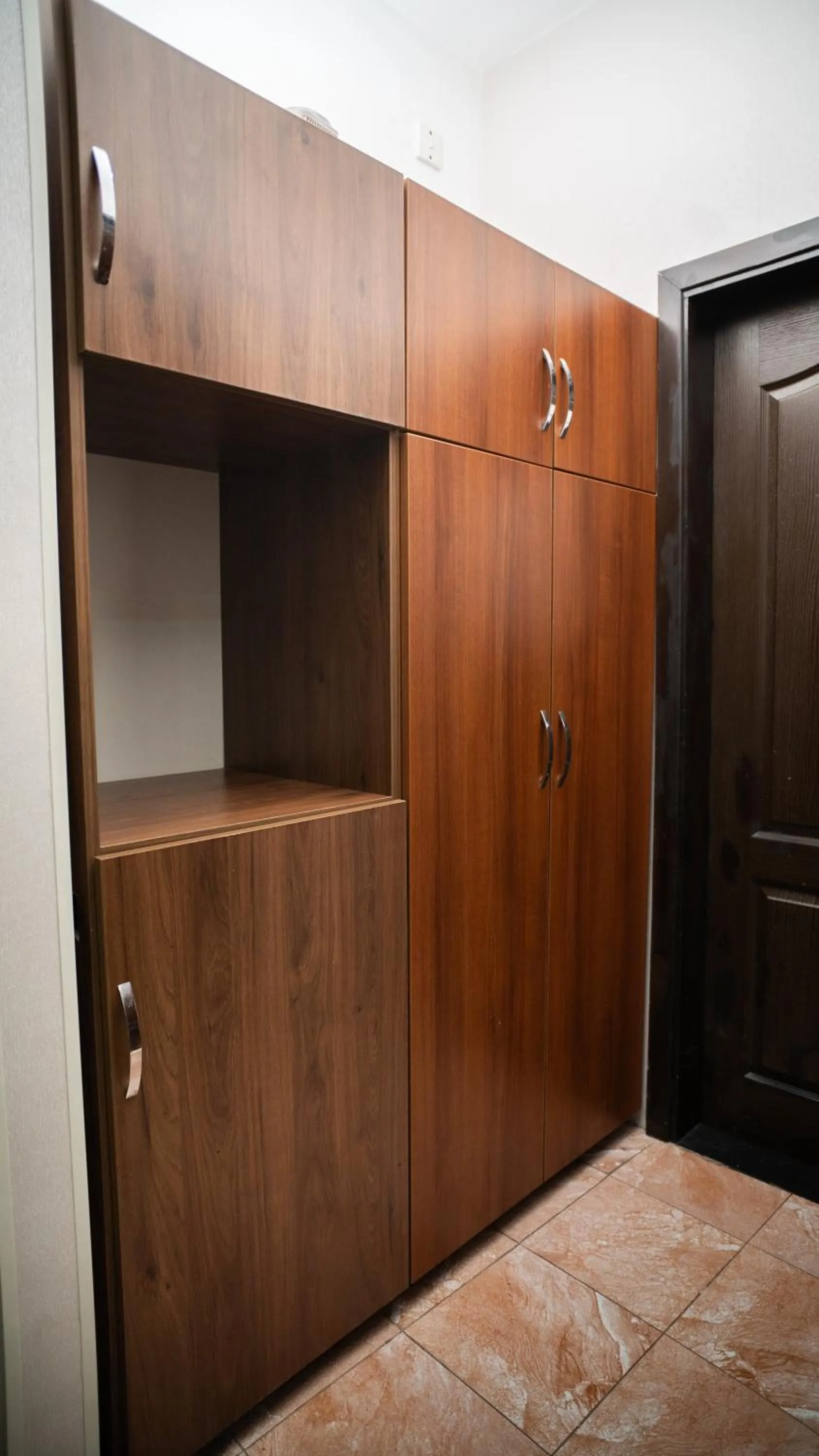 wardrobe in Consul Hotel