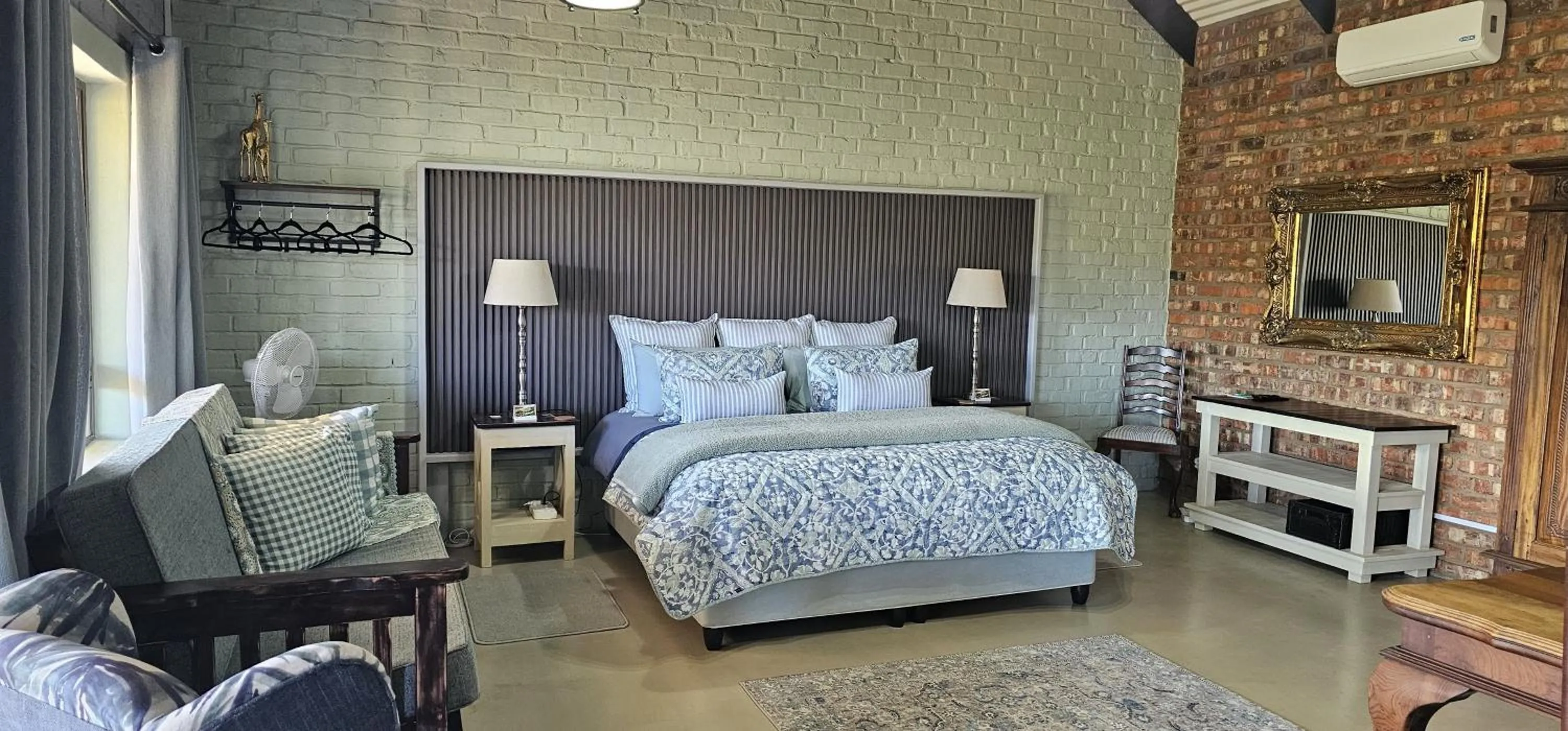 Bedroom, Bed in Valley Bushveld Country Lodge