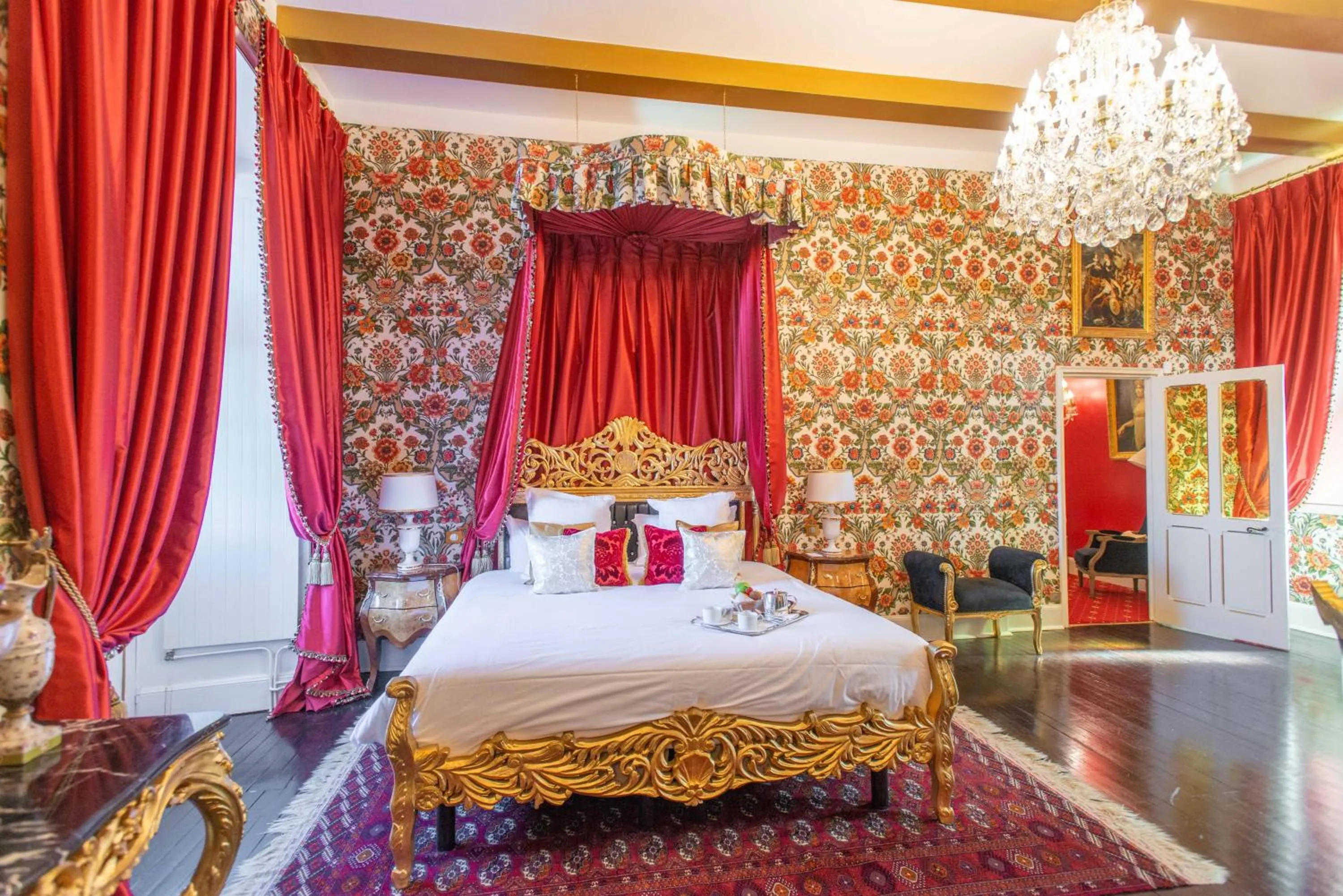 Photo of the whole room, Bed in Chateau Le Prieuré Saumur - La Maison Younan