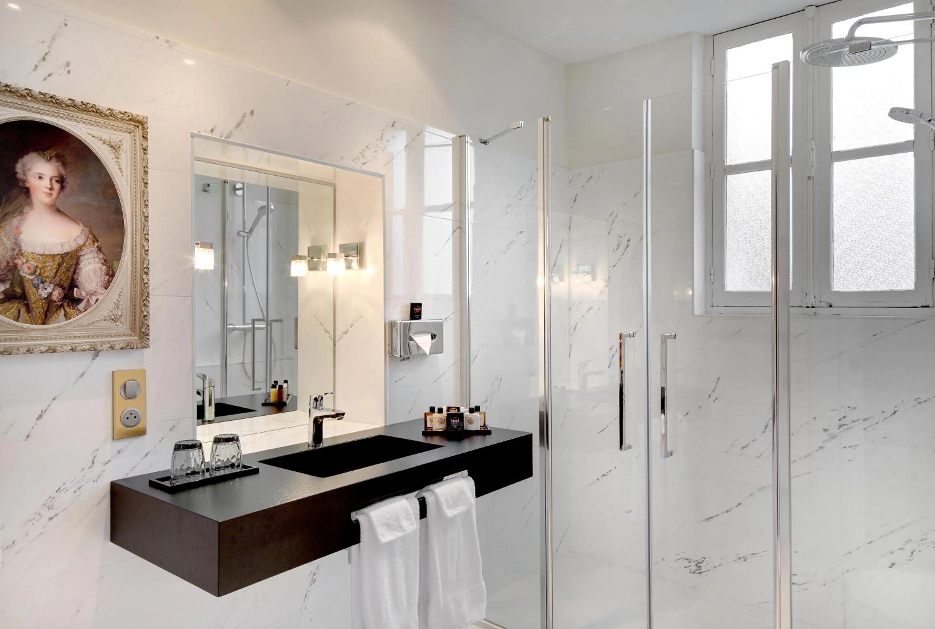 Bathroom in Chateau Le Prieuré Saumur - La Maison Younan