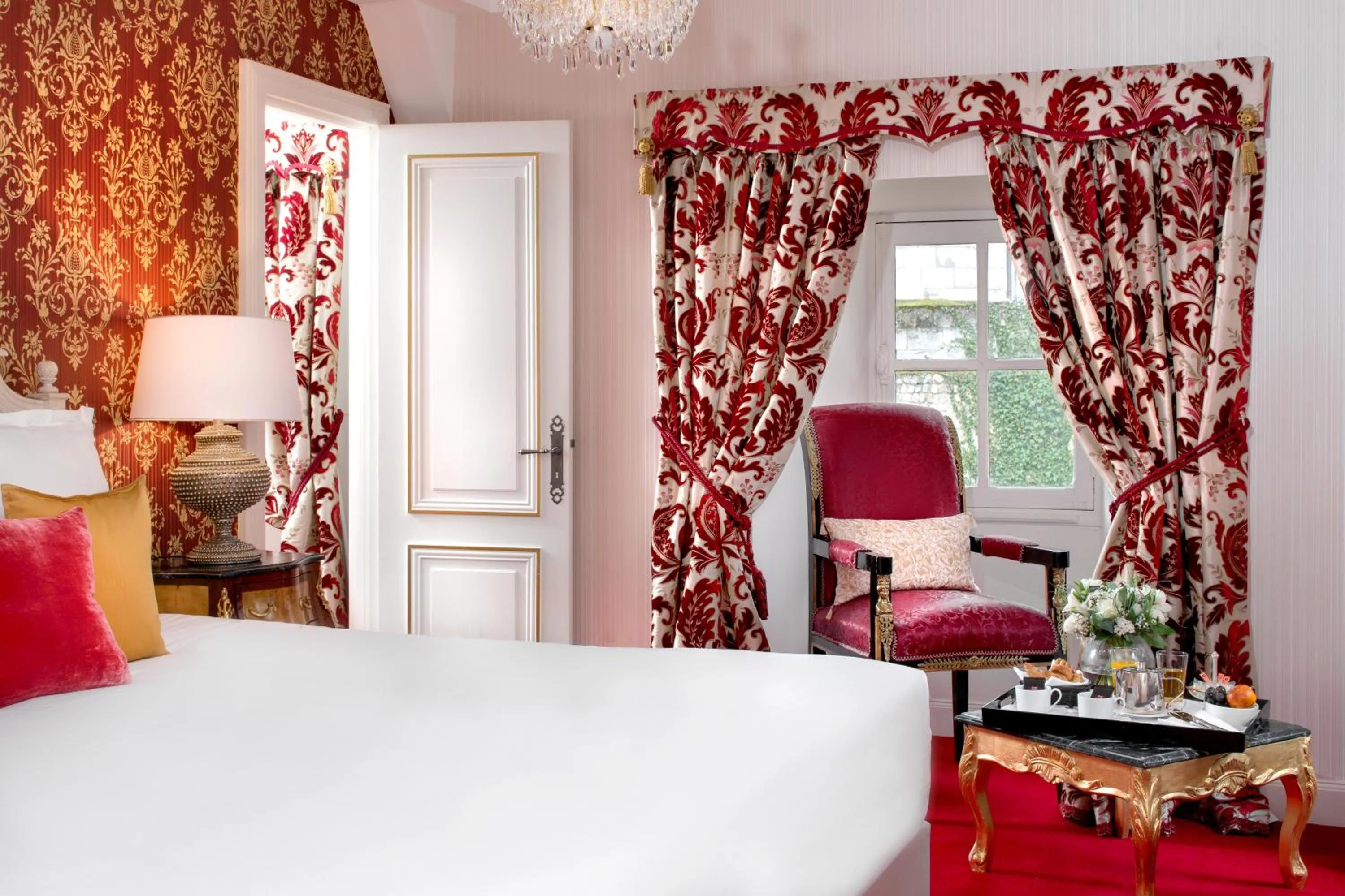 Bed in Chateau Le Prieuré Saumur - La Maison Younan