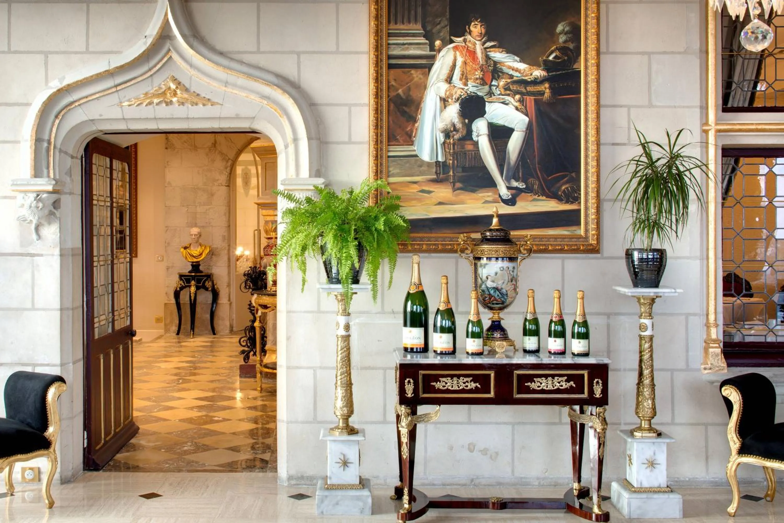 Facade/entrance in Chateau Le Prieuré Saumur - La Maison Younan