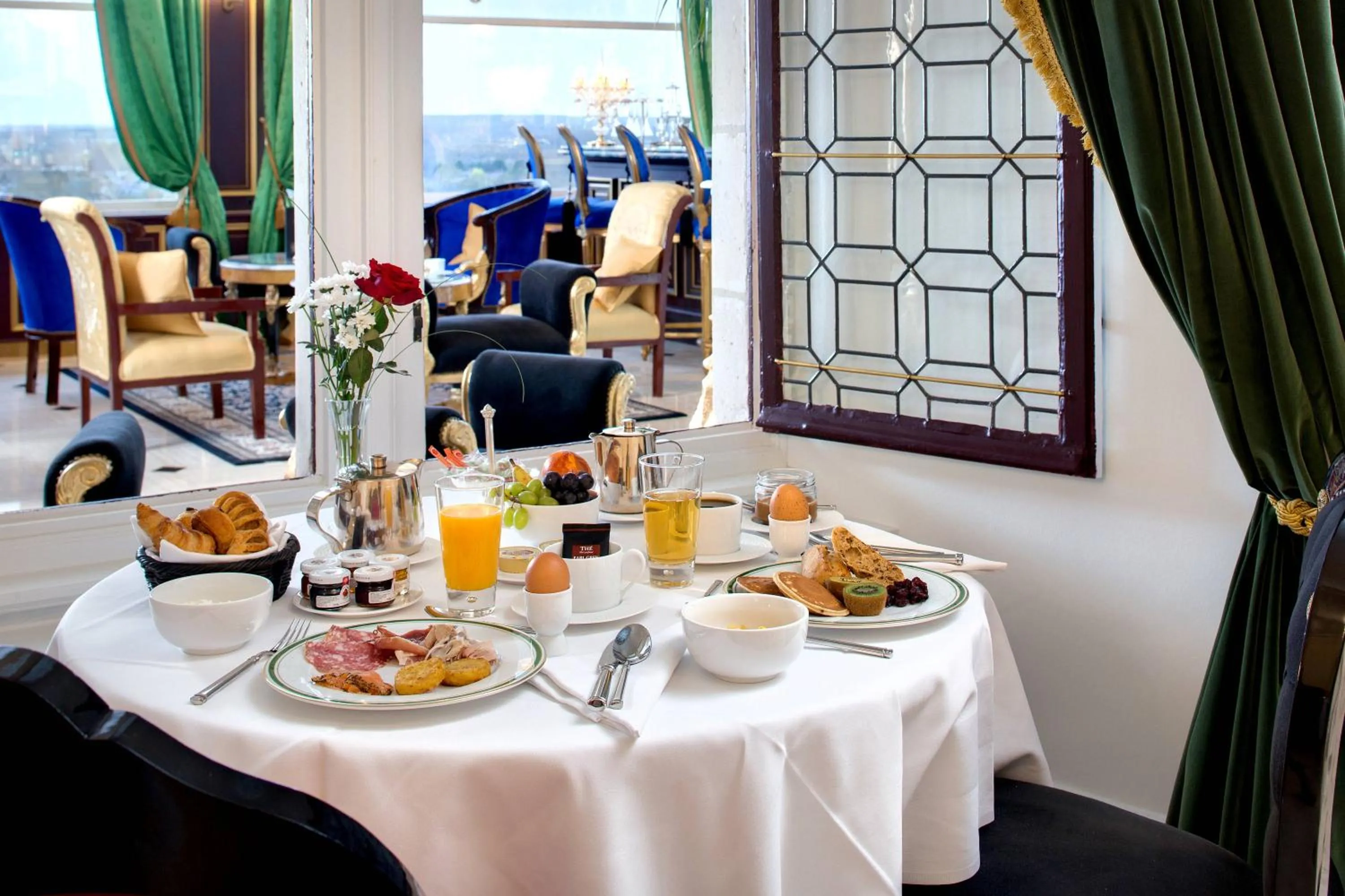 Food and drinks in Chateau Le Prieuré Saumur - La Maison Younan