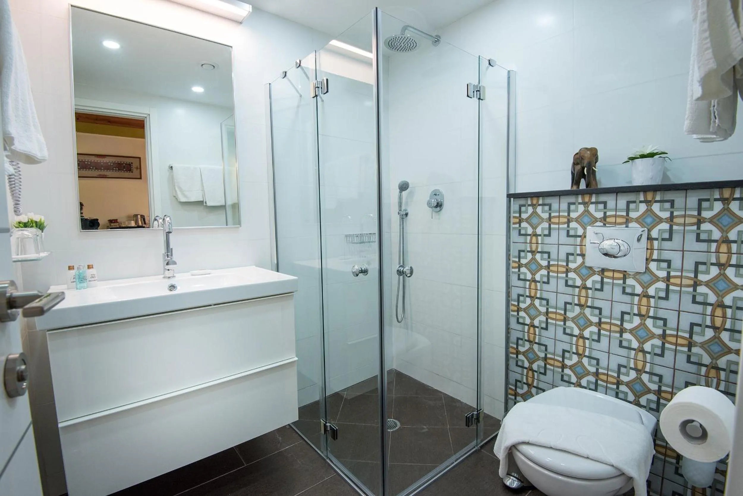 Toilet in Out of Africa Resort