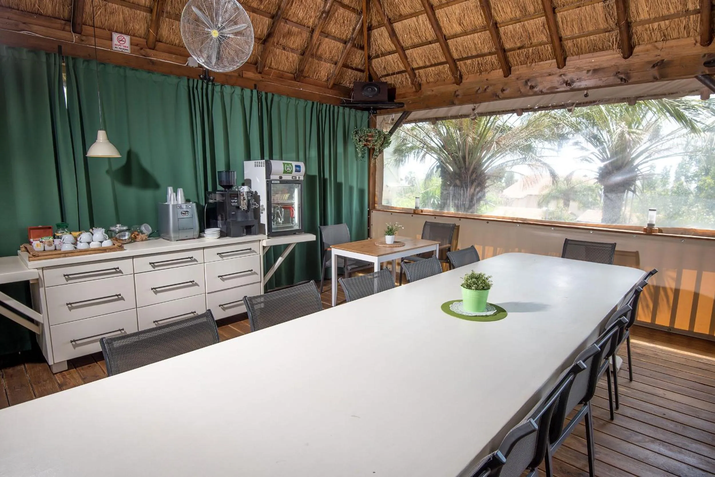 Restaurant/places to eat in Out of Africa Resort