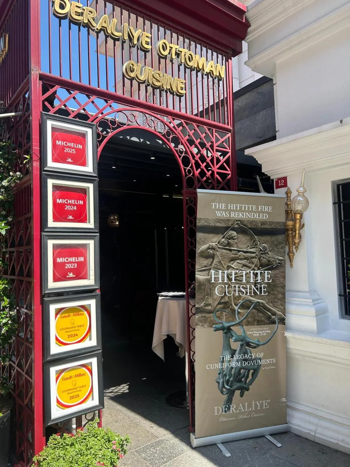 Logo/Certificate/Sign in Sura Design Hotel & Suites