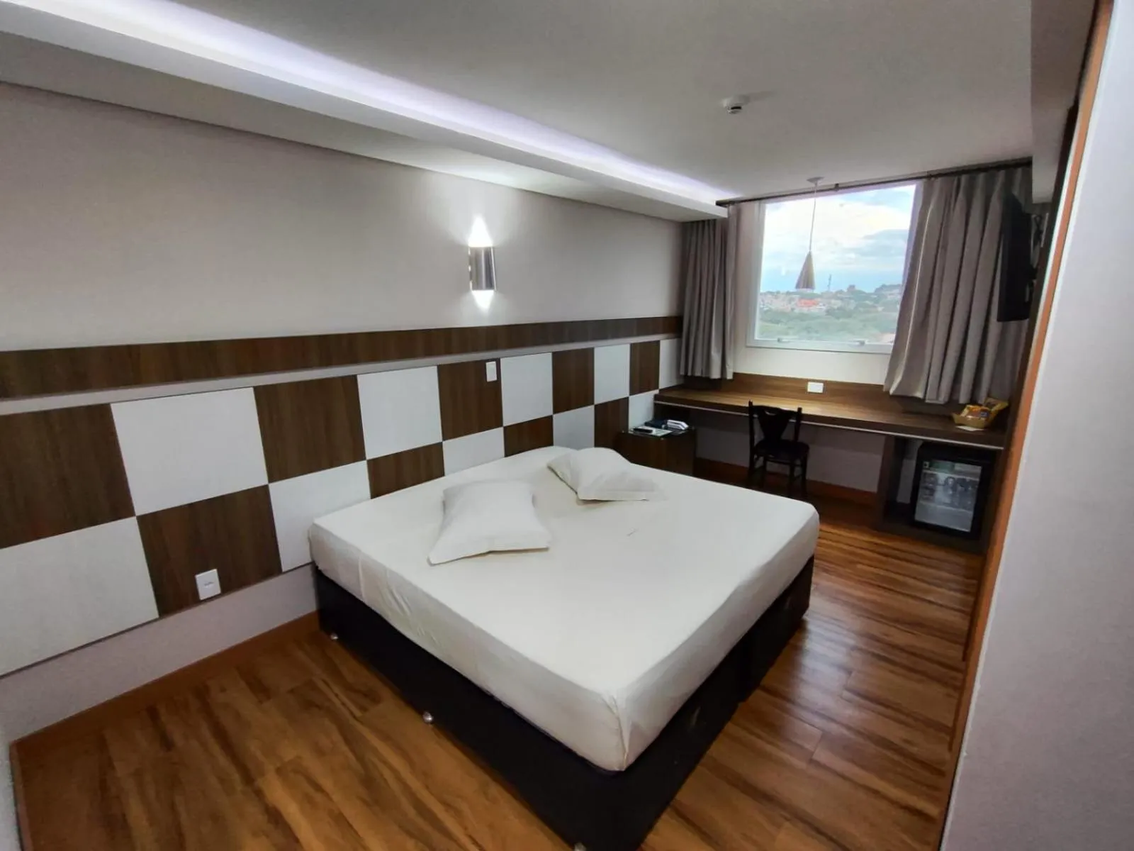 Bed in Hotel Maestro Executive Toledo