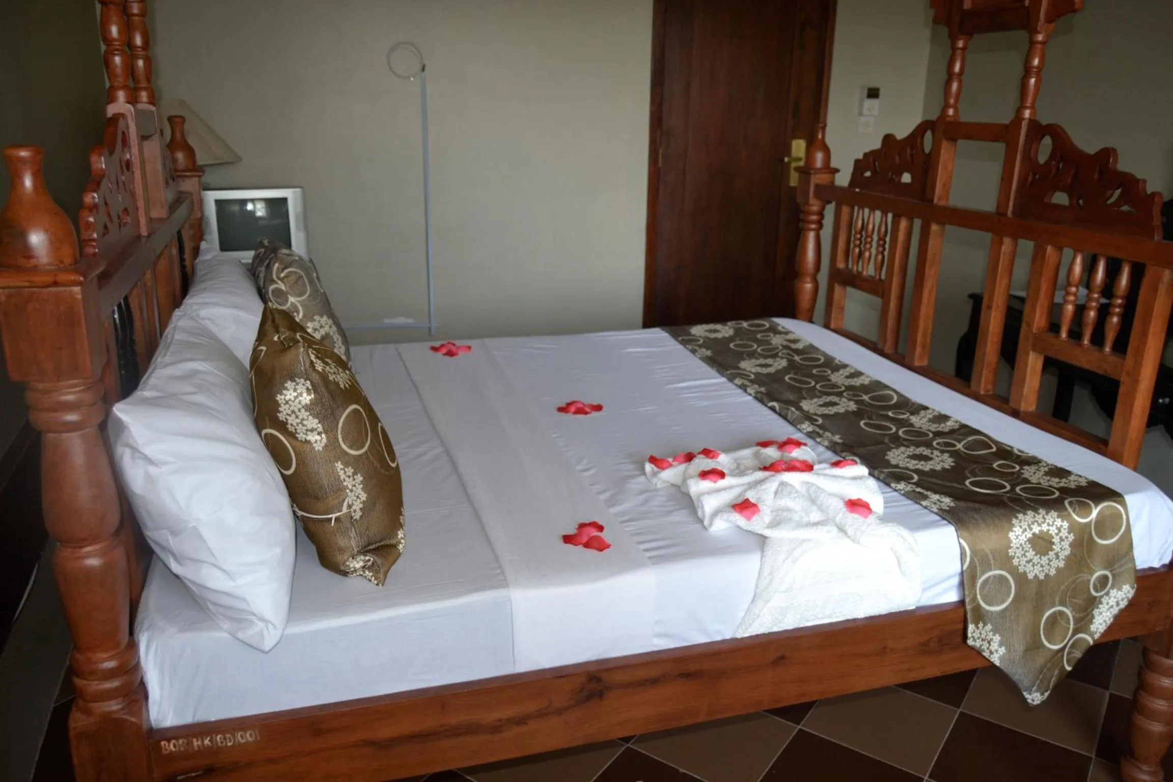 Bedroom, Bed in Serene Hotel