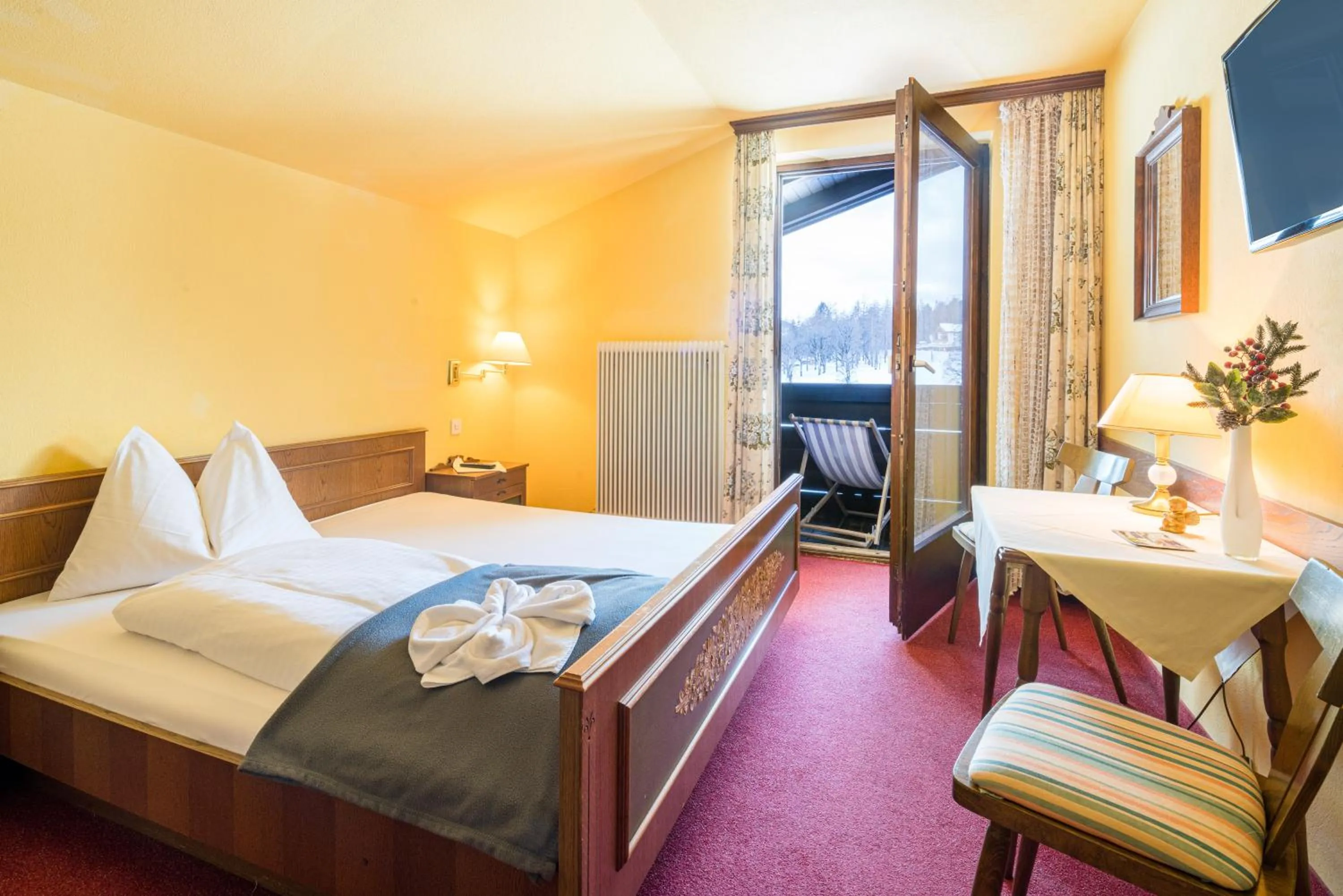 Photo of the whole room, Bed in Ferienhotel Knollhof