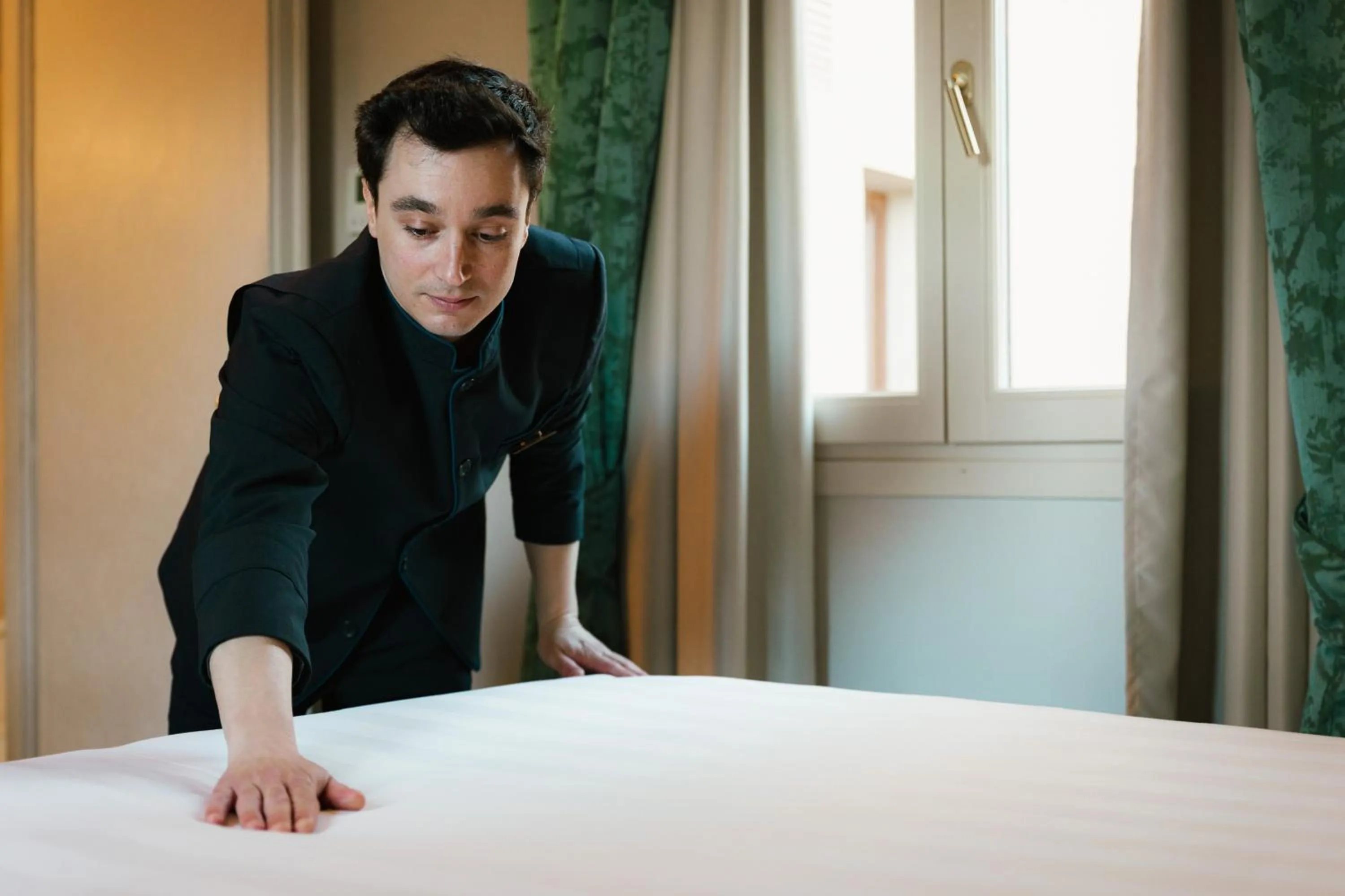 Staff, Bed in San Firenze Suites & Spa