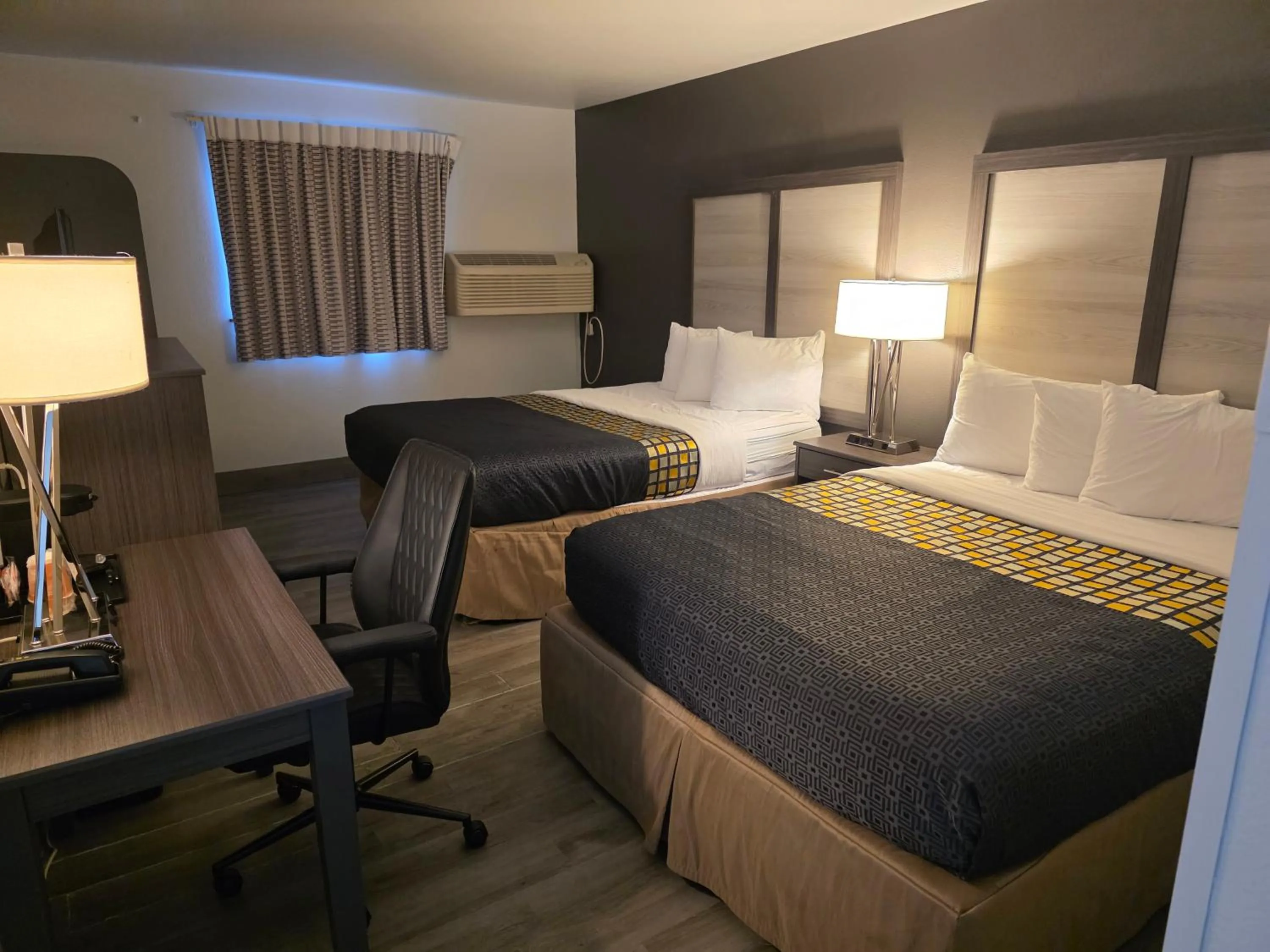 Bed in FairBridge Inn, Suites & Conference Center – Missoula