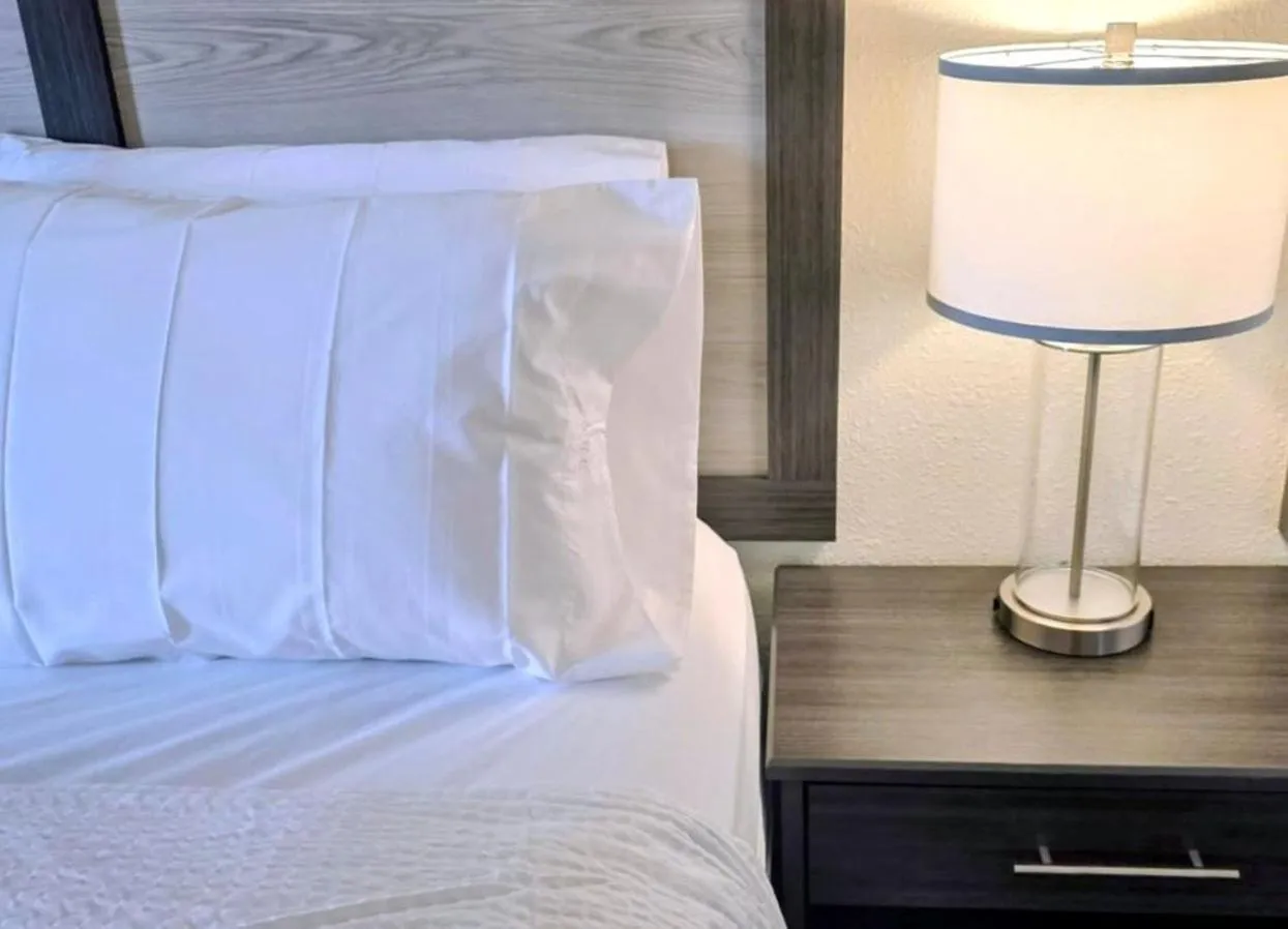 Photo of the whole room, Bed in Big Sky Inn