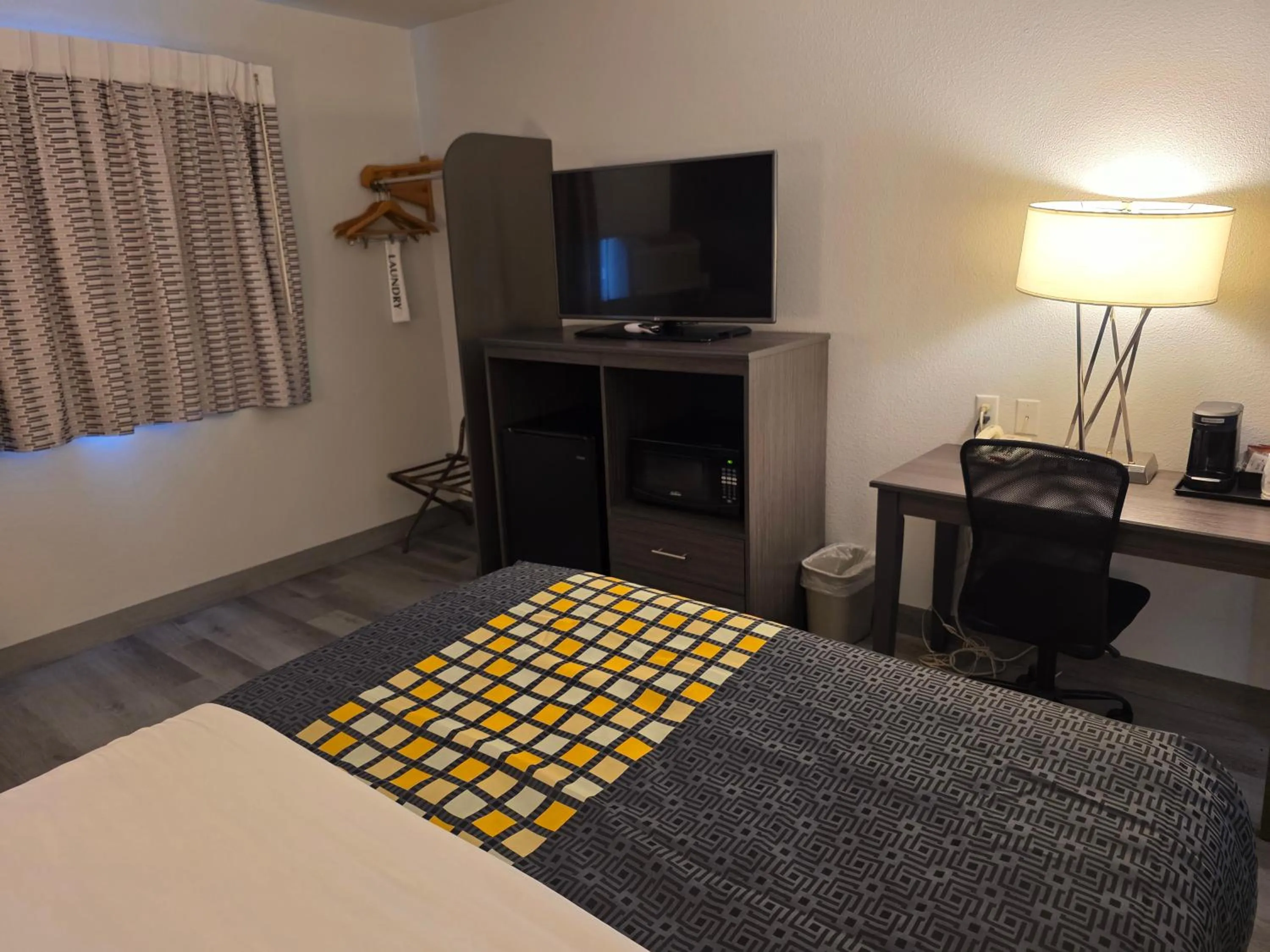 Bed in FairBridge Inn, Suites & Conference Center – Missoula