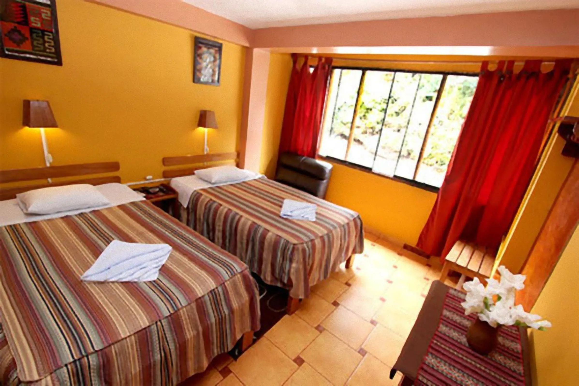Photo of the whole room, Bed in Hostal La Payacha MachuPicchu