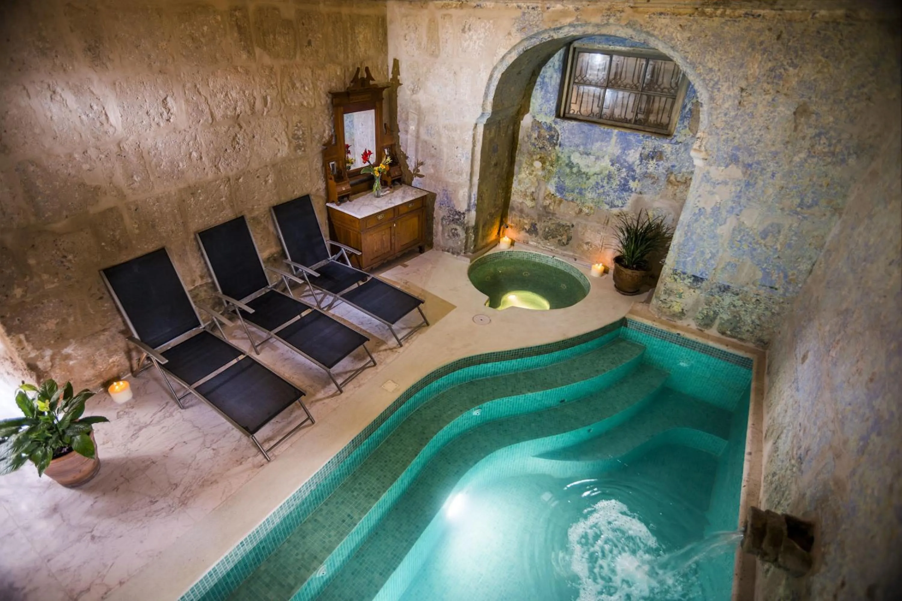 Hot Tub in La Hostería Boutique Hotel