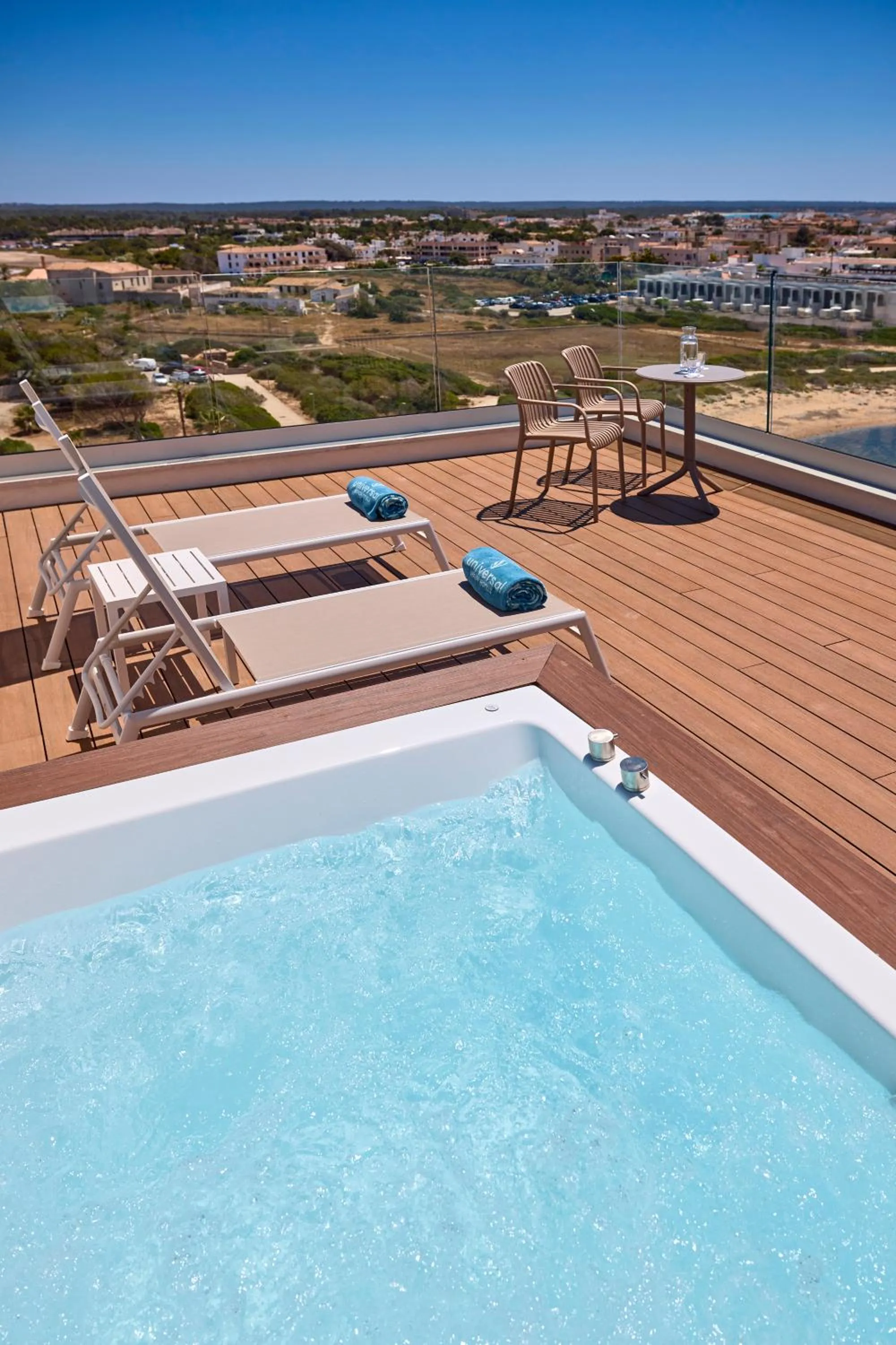 Day in Universal Hotel Romantica