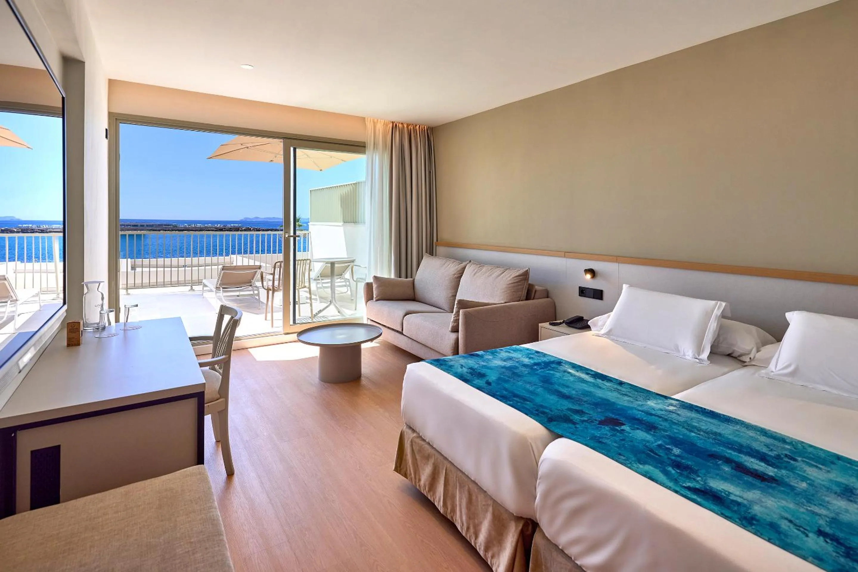 Bedroom, Bed in Universal Hotel Romantica