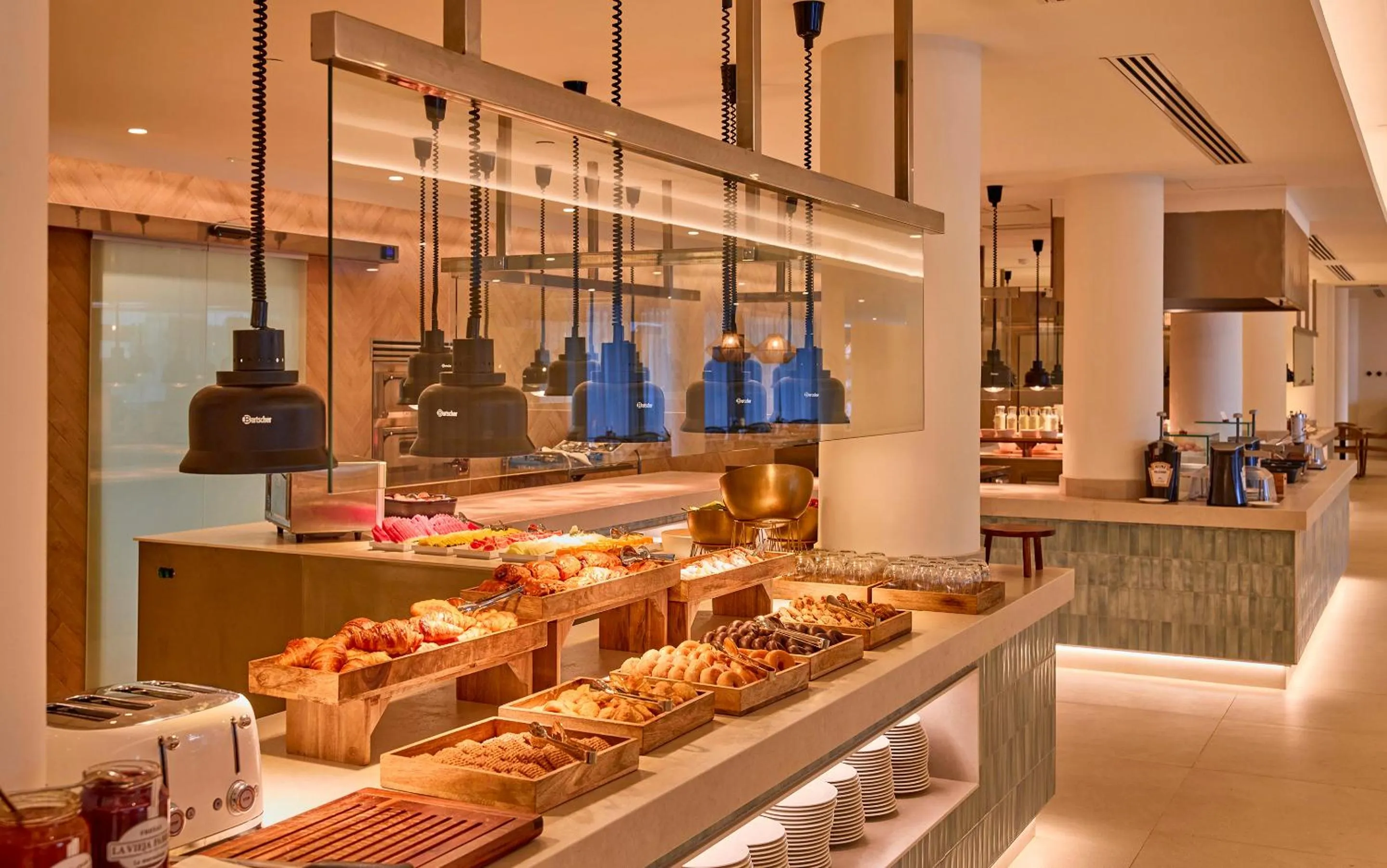 Breakfast in Universal Hotel Romantica