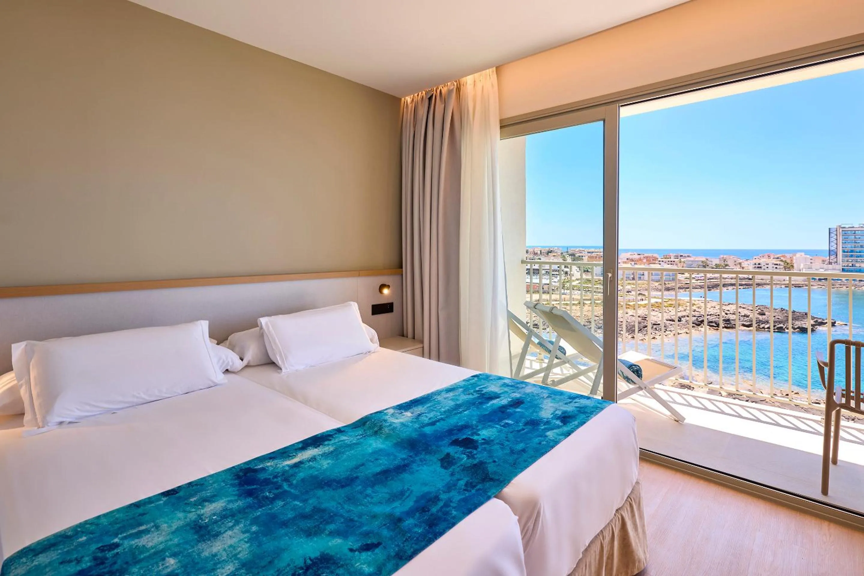 Bedroom, Bed in Universal Hotel Romantica