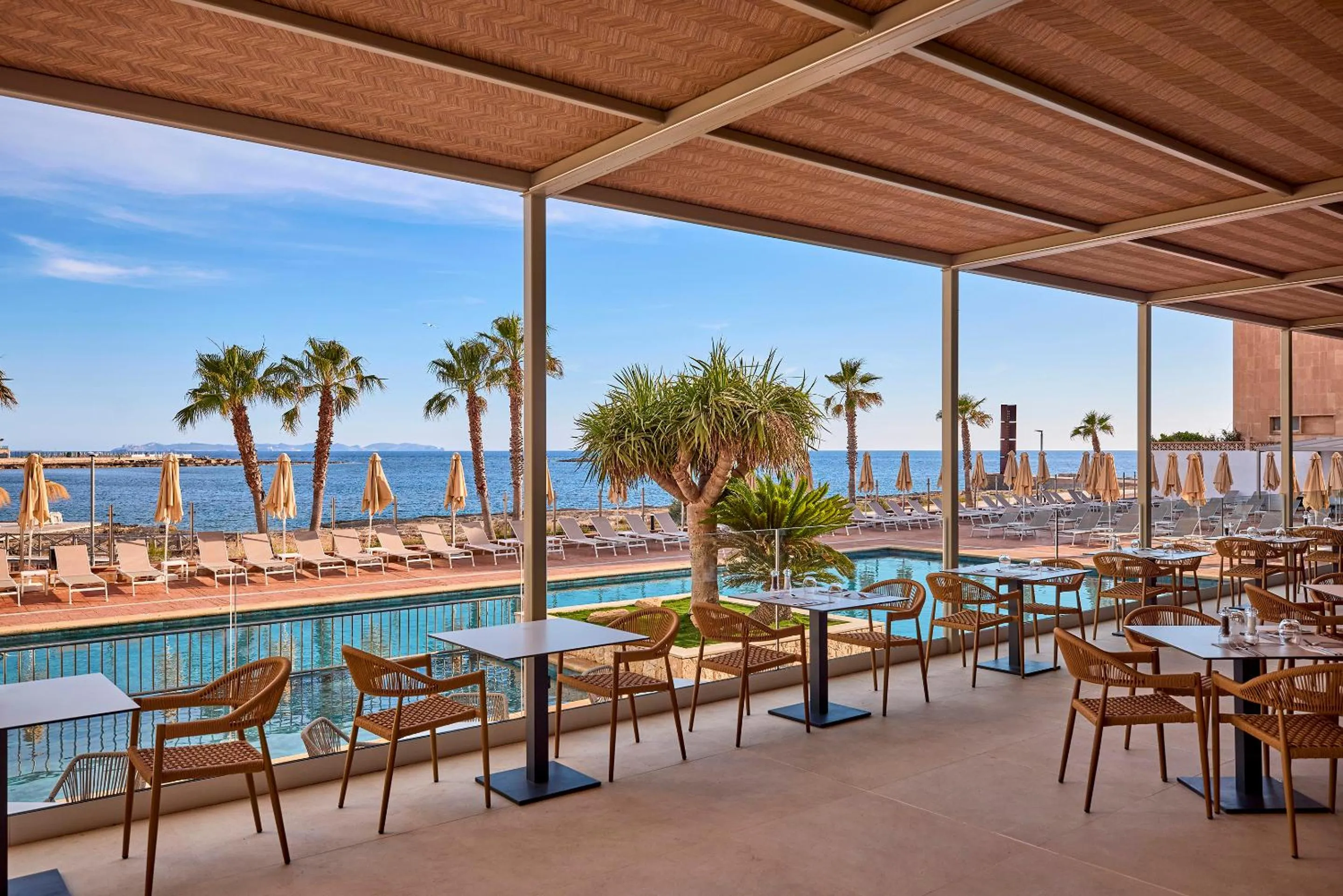 Restaurant/places to eat in Universal Hotel Romantica