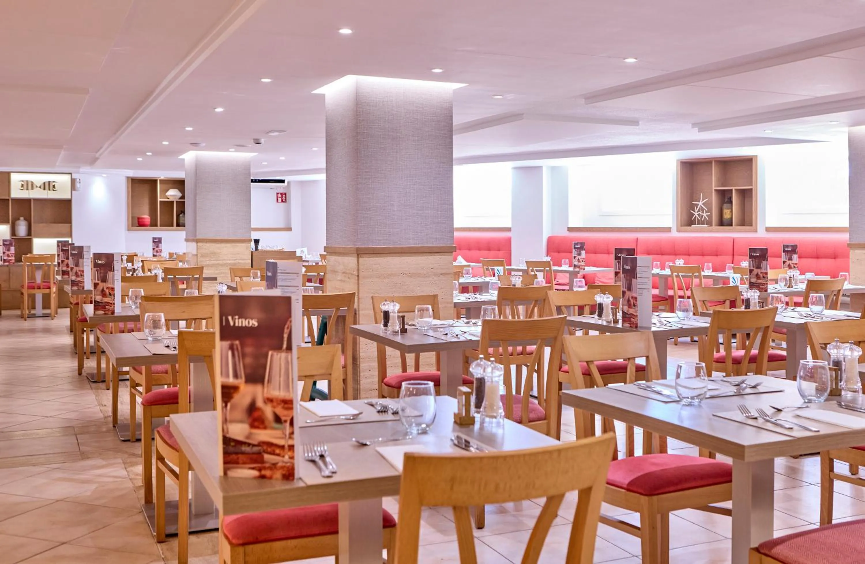 Restaurant/places to eat in Universal Hotel Perla