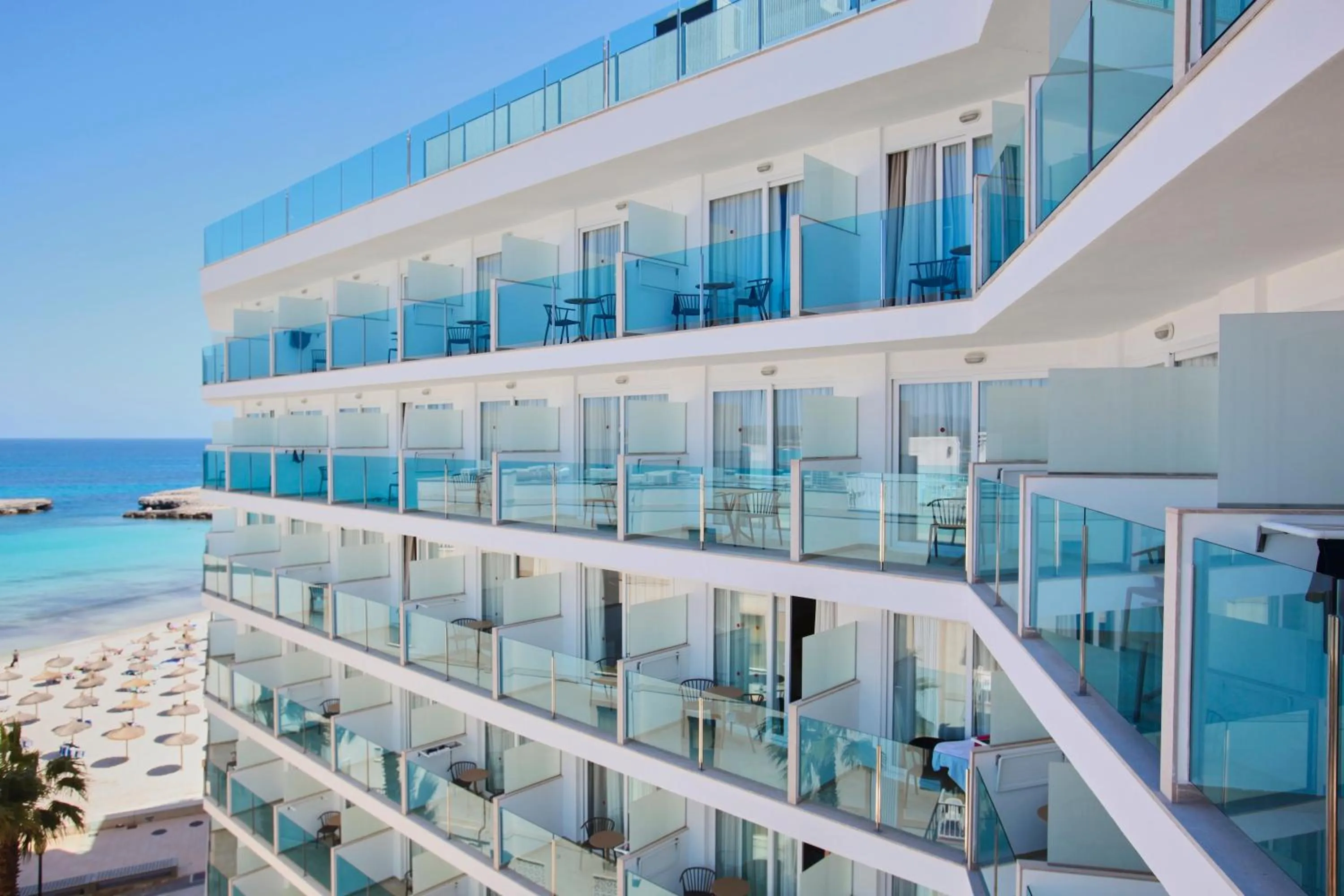 Facade/entrance in Universal Hotel Perla